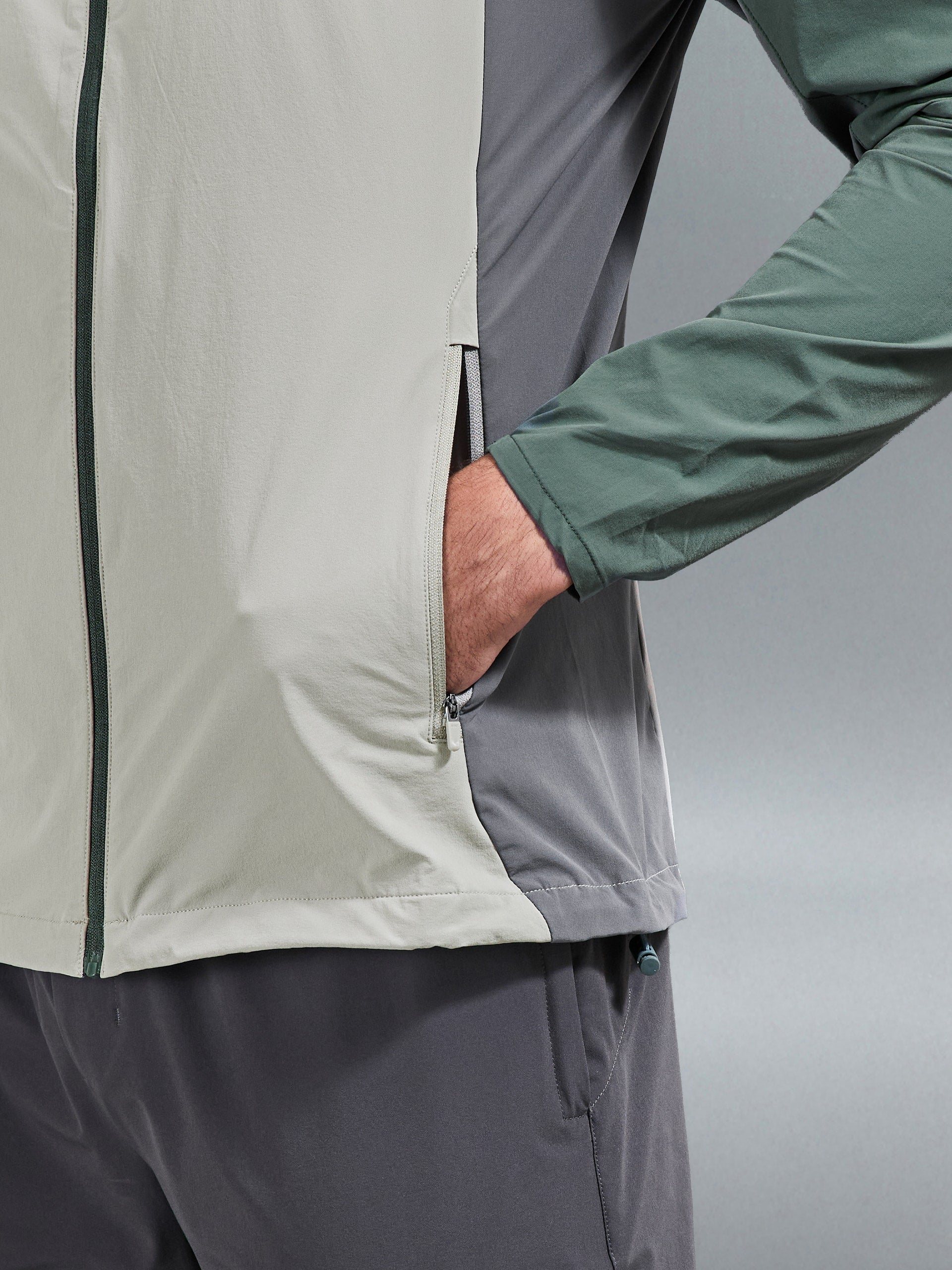 Active Colour Block Windbreaker in Rich Green