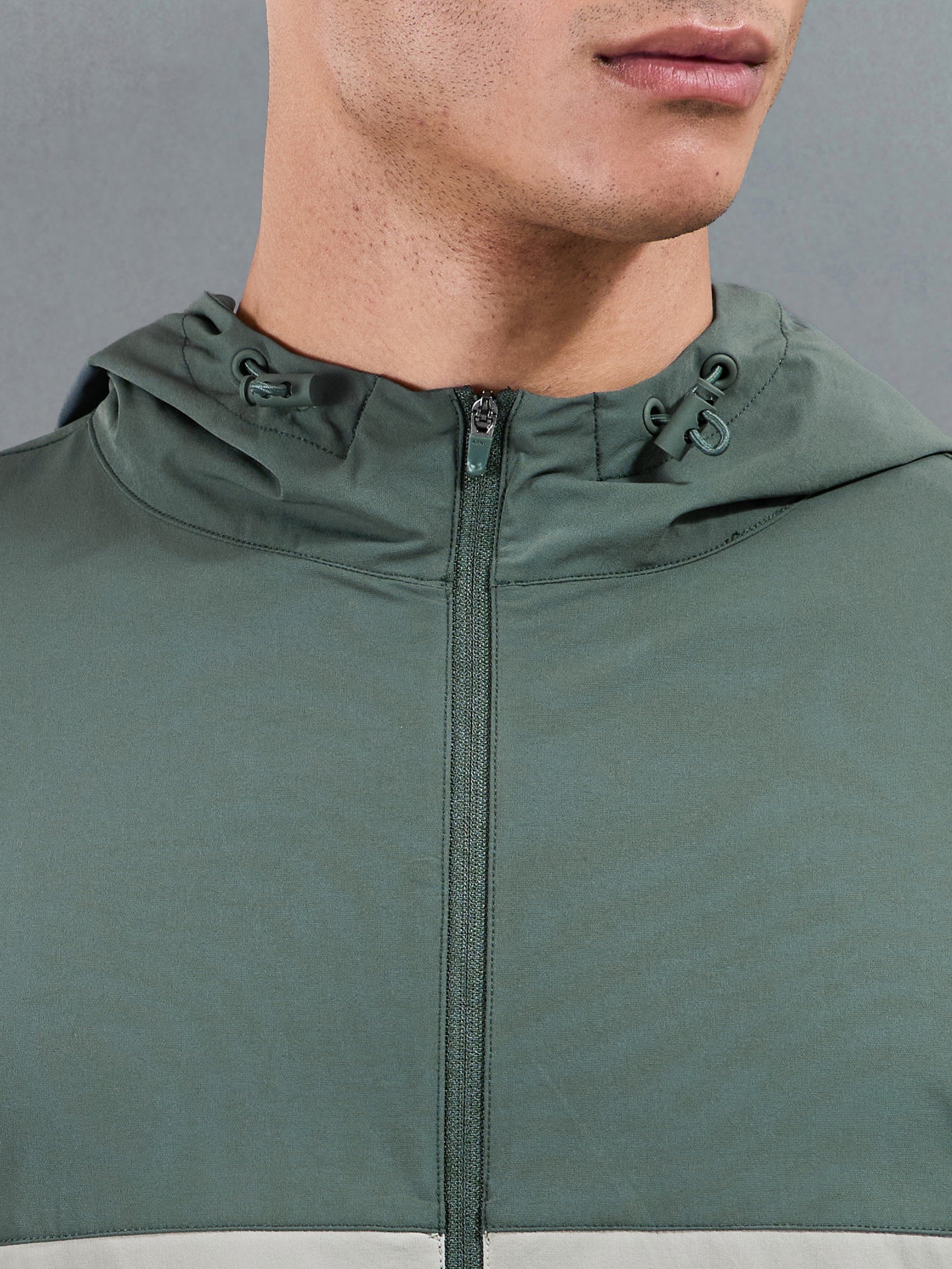 Active Colour Block Windbreaker in Rich Green