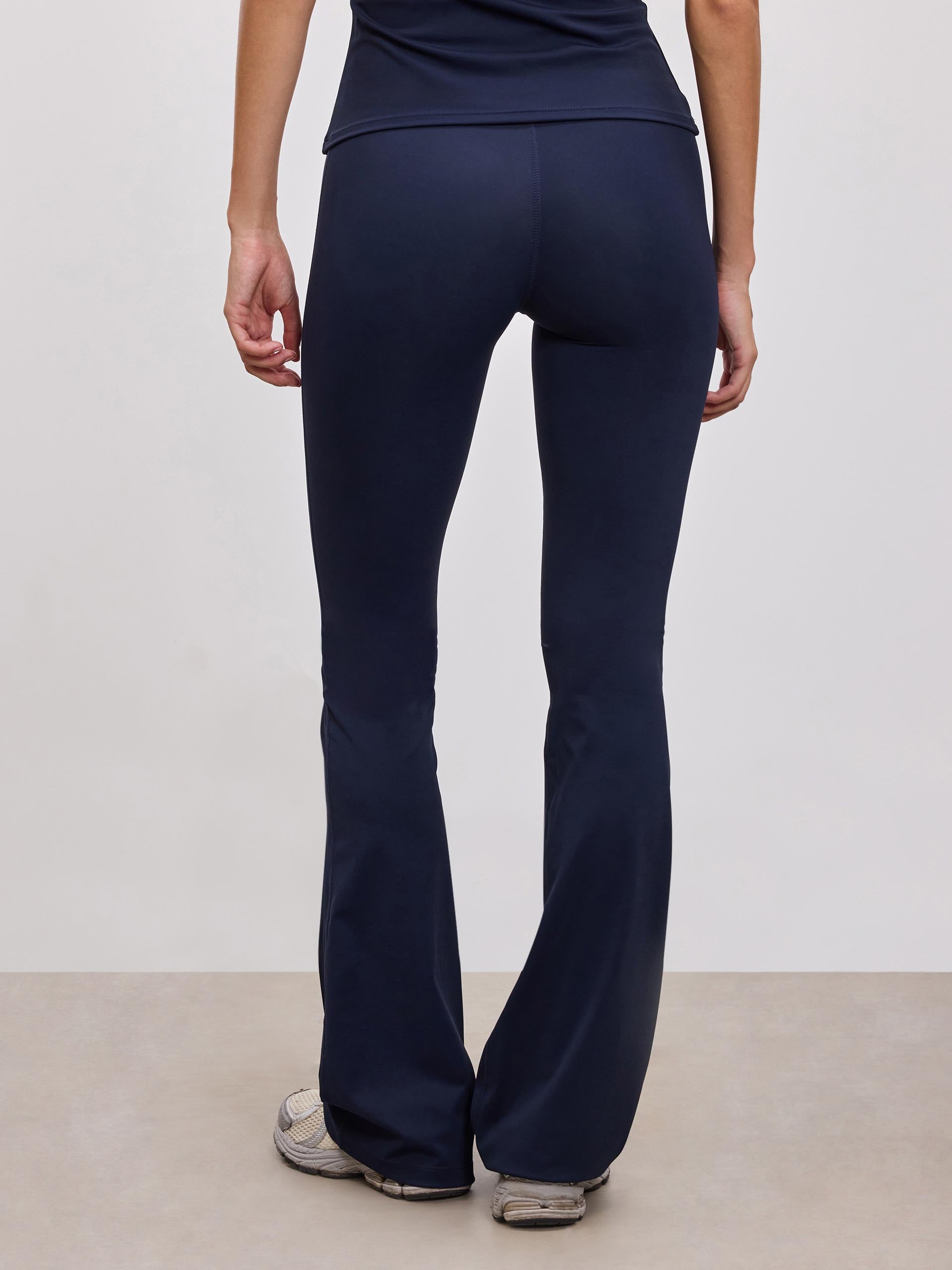 Womens Active Flared Legging in Navy