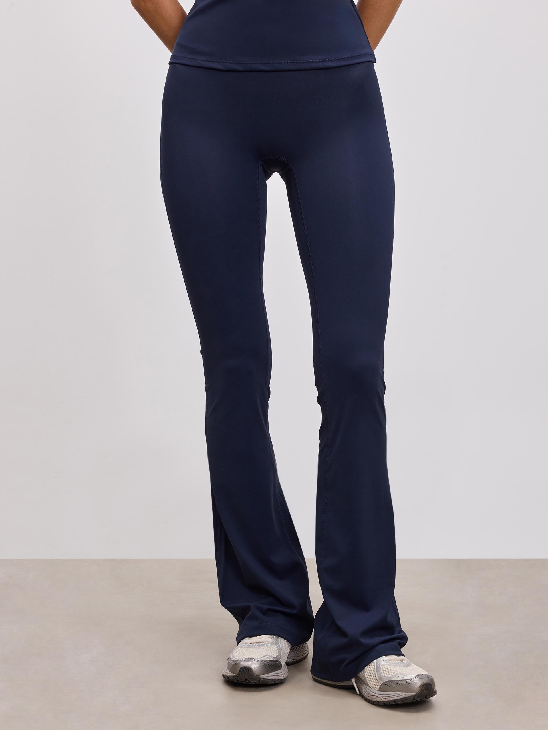 Womens Active Flared Legging in Navy