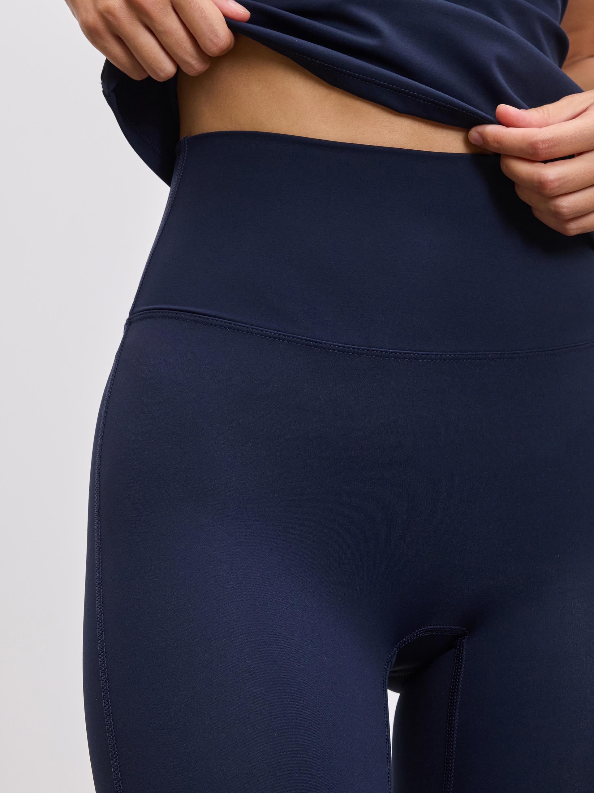 Womens Active Flared Legging in Navy