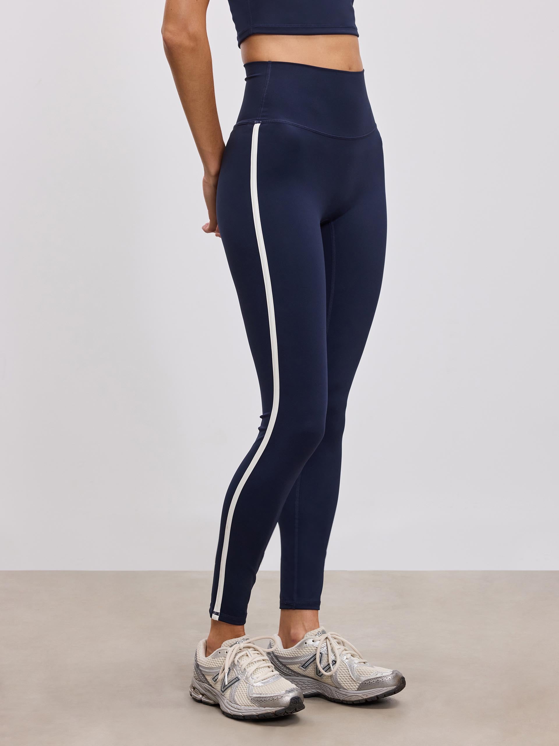 Womens Contrast Piping Active Legging in Navy