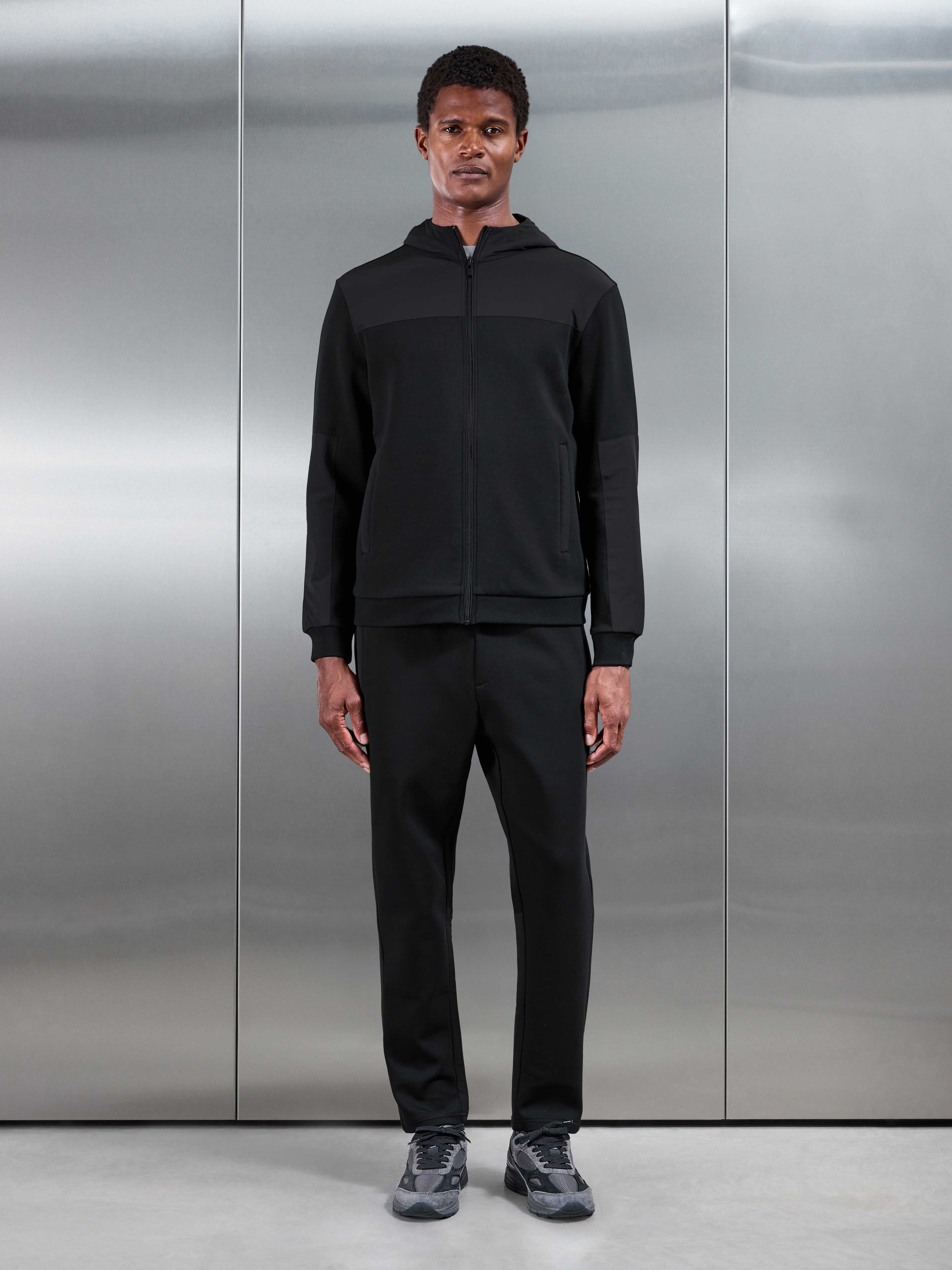 Apex Hybrid Jersey Windbreaker in Black