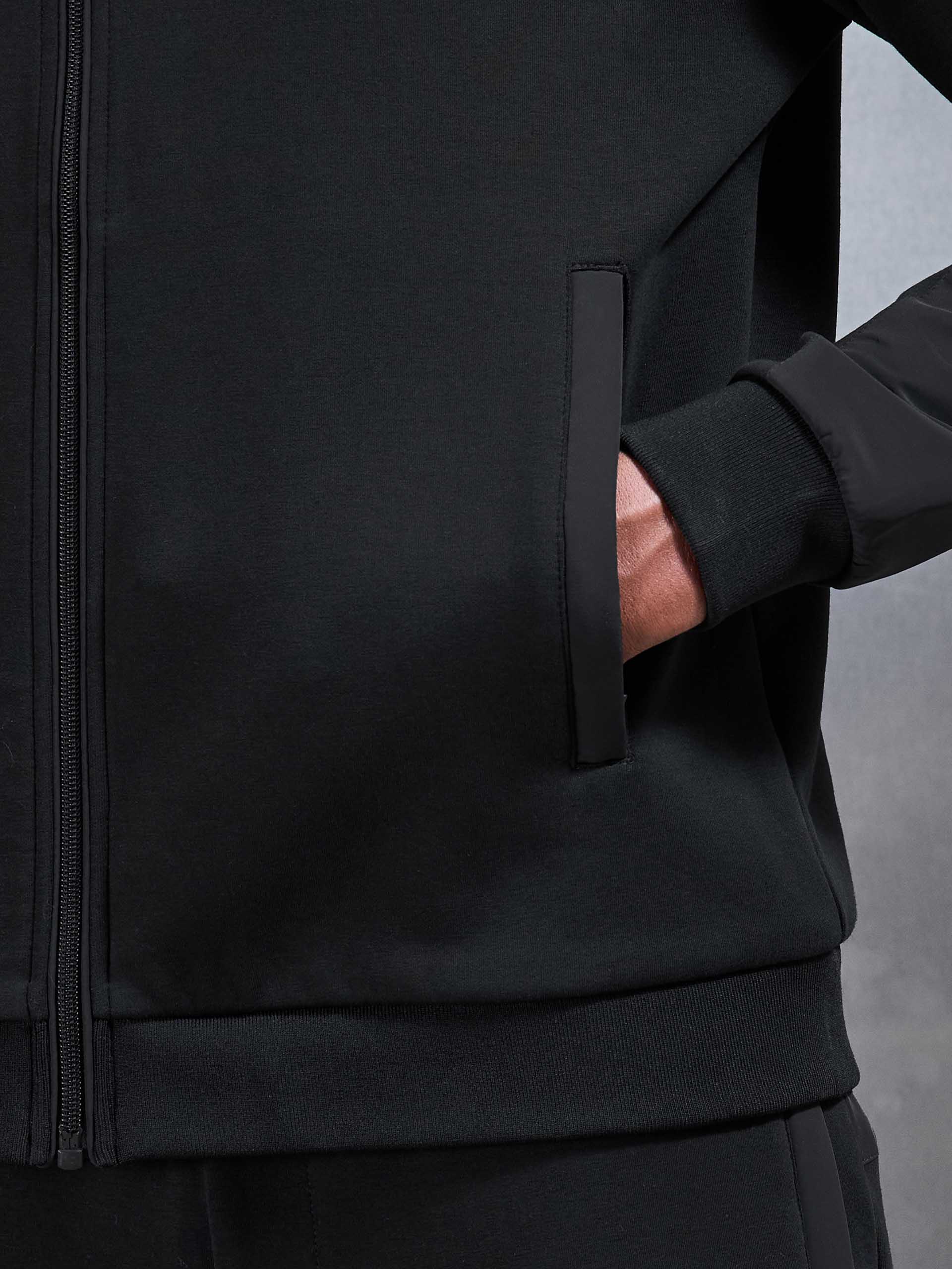 Apex Hybrid Jersey Windbreaker in Black