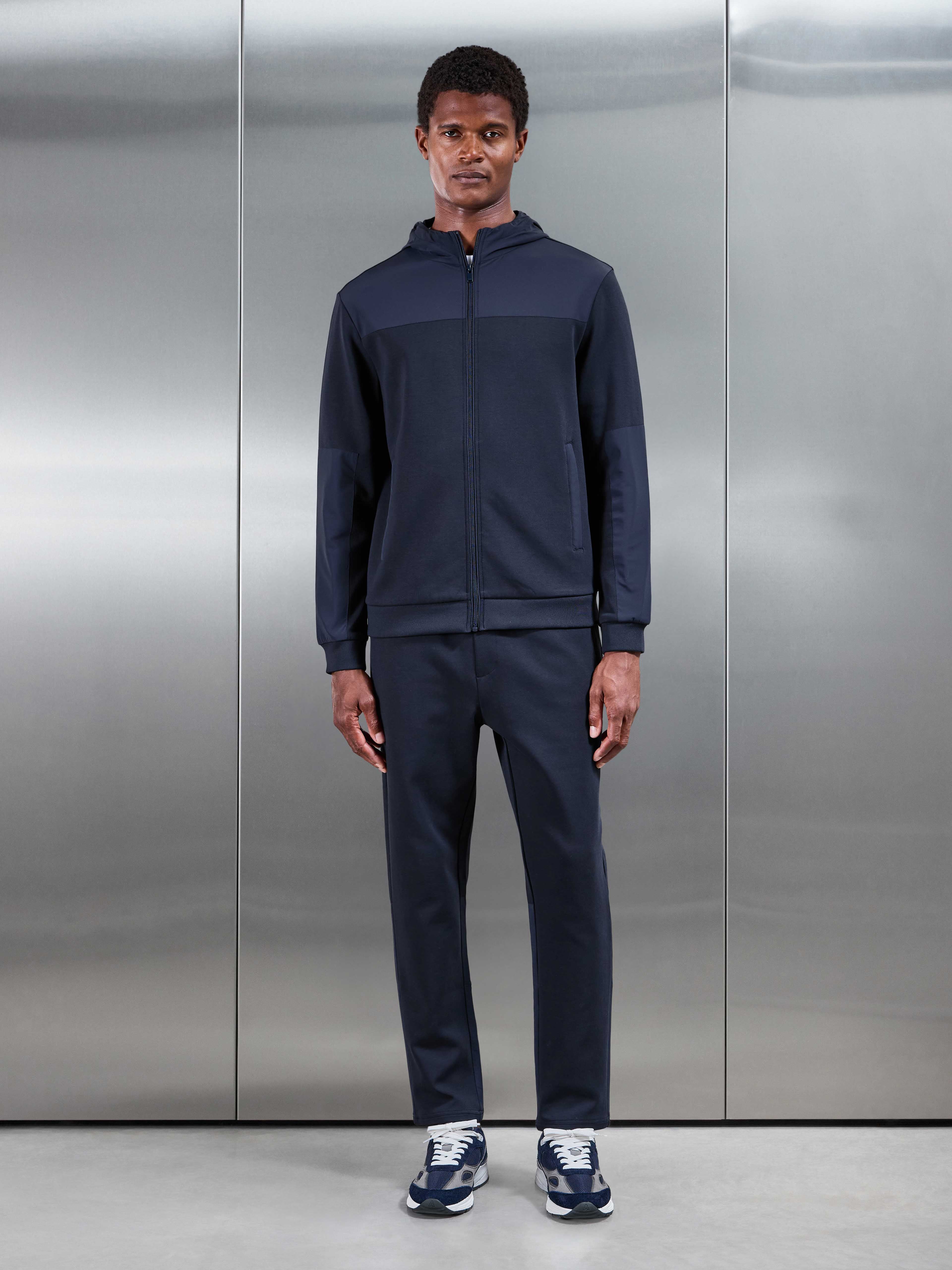 Apex Hybrid Jersey Windbreaker in Navy