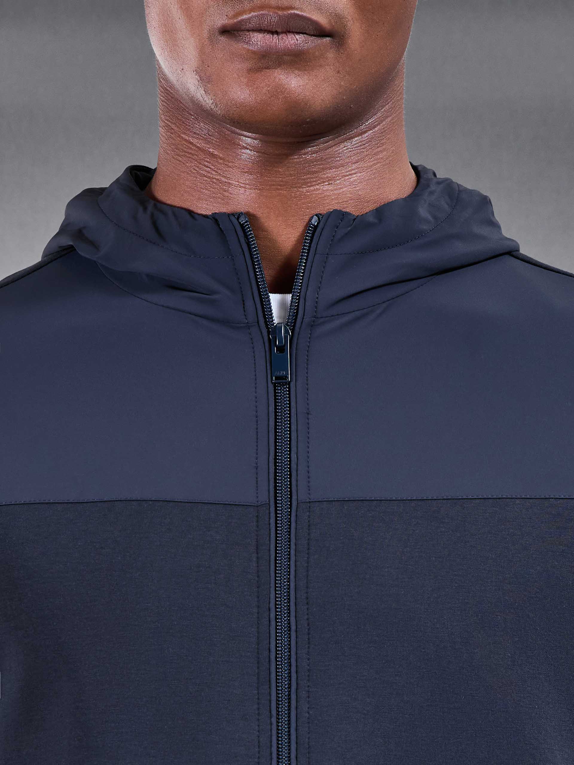 Apex Hybrid Jersey Windbreaker in Navy