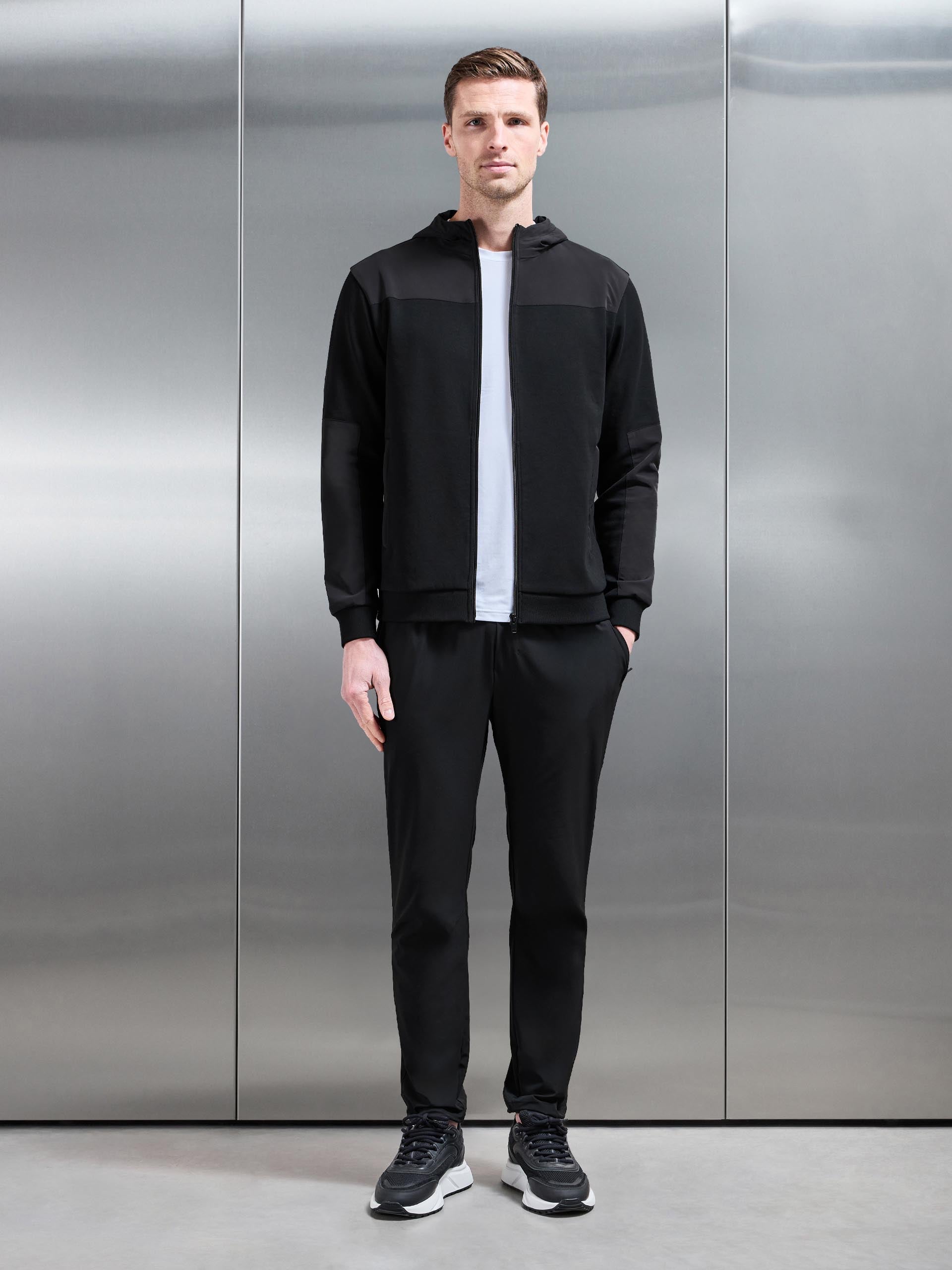 Apex Hybrid Jersey Windbreaker in Black