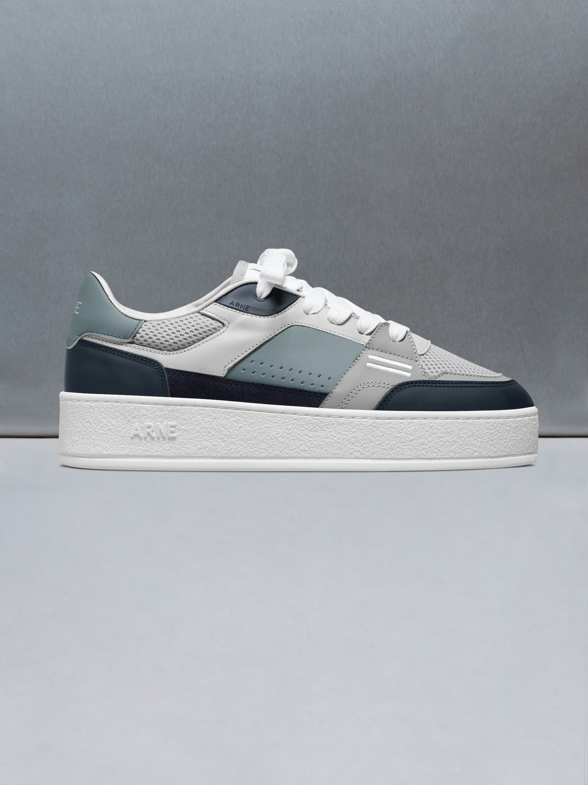 Arena Trainer 2.0 in Air Force Blue