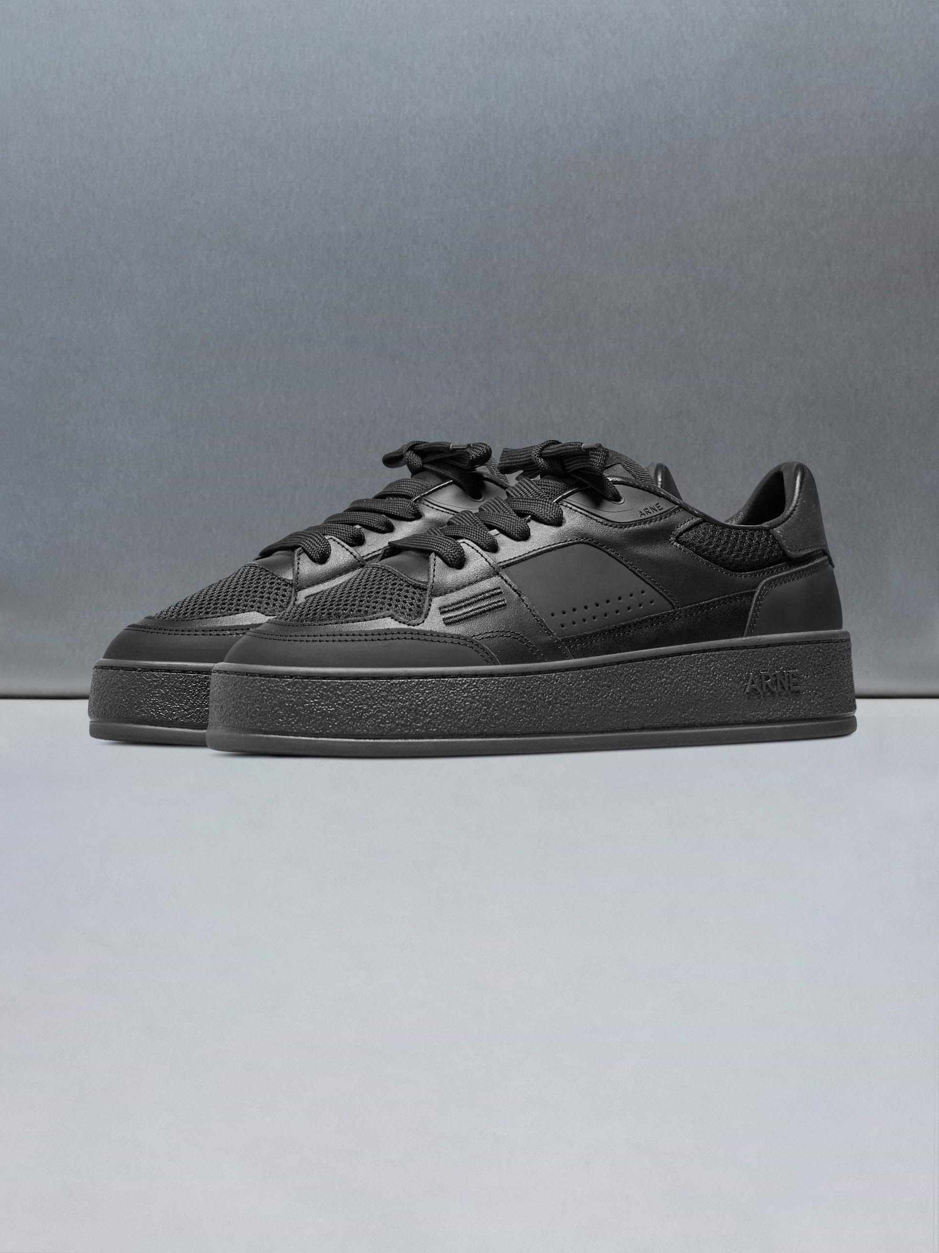 Arena Trainer 2.0 in Triple Black