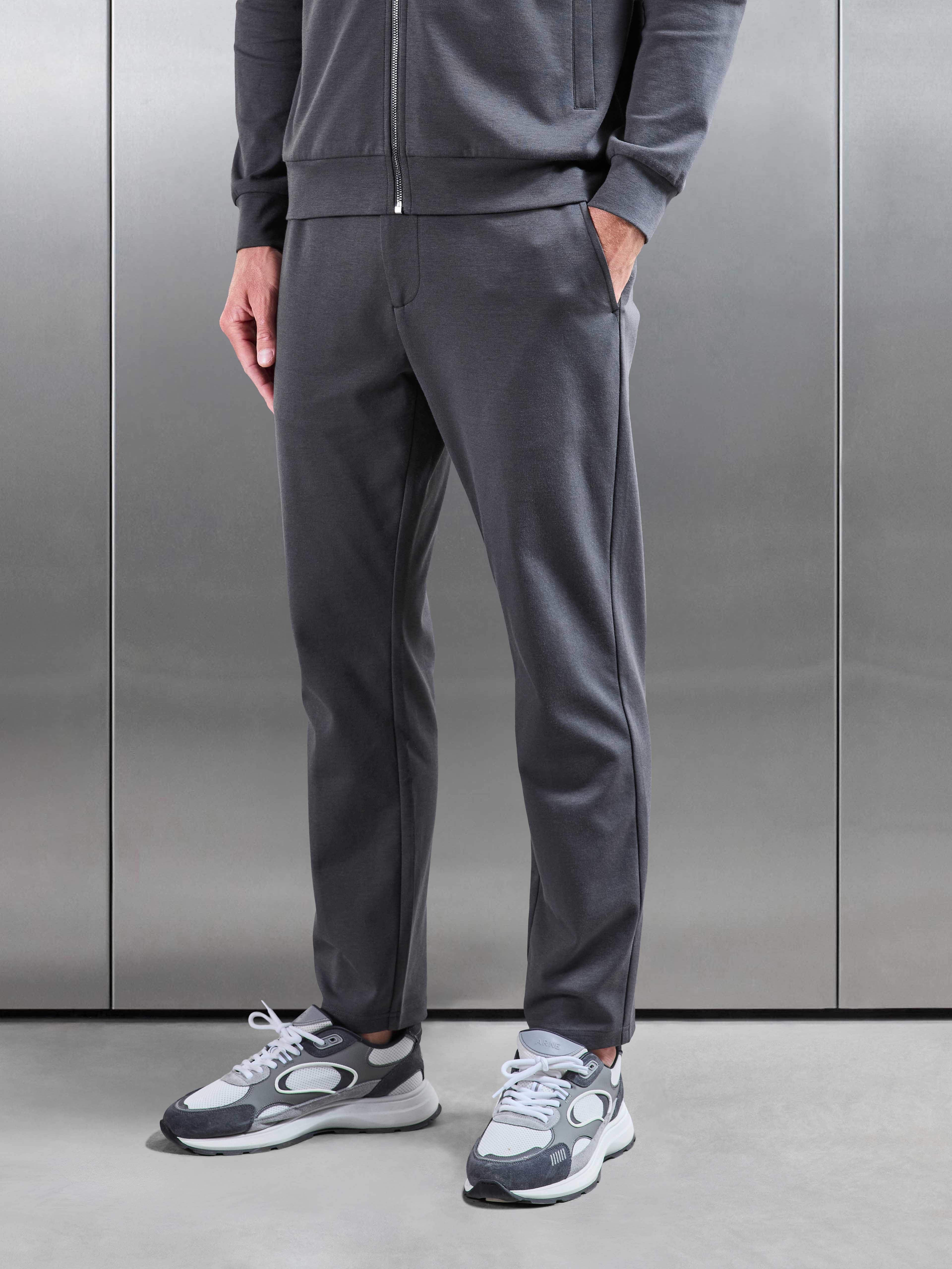 Athleisure Jogger in Dark Grey