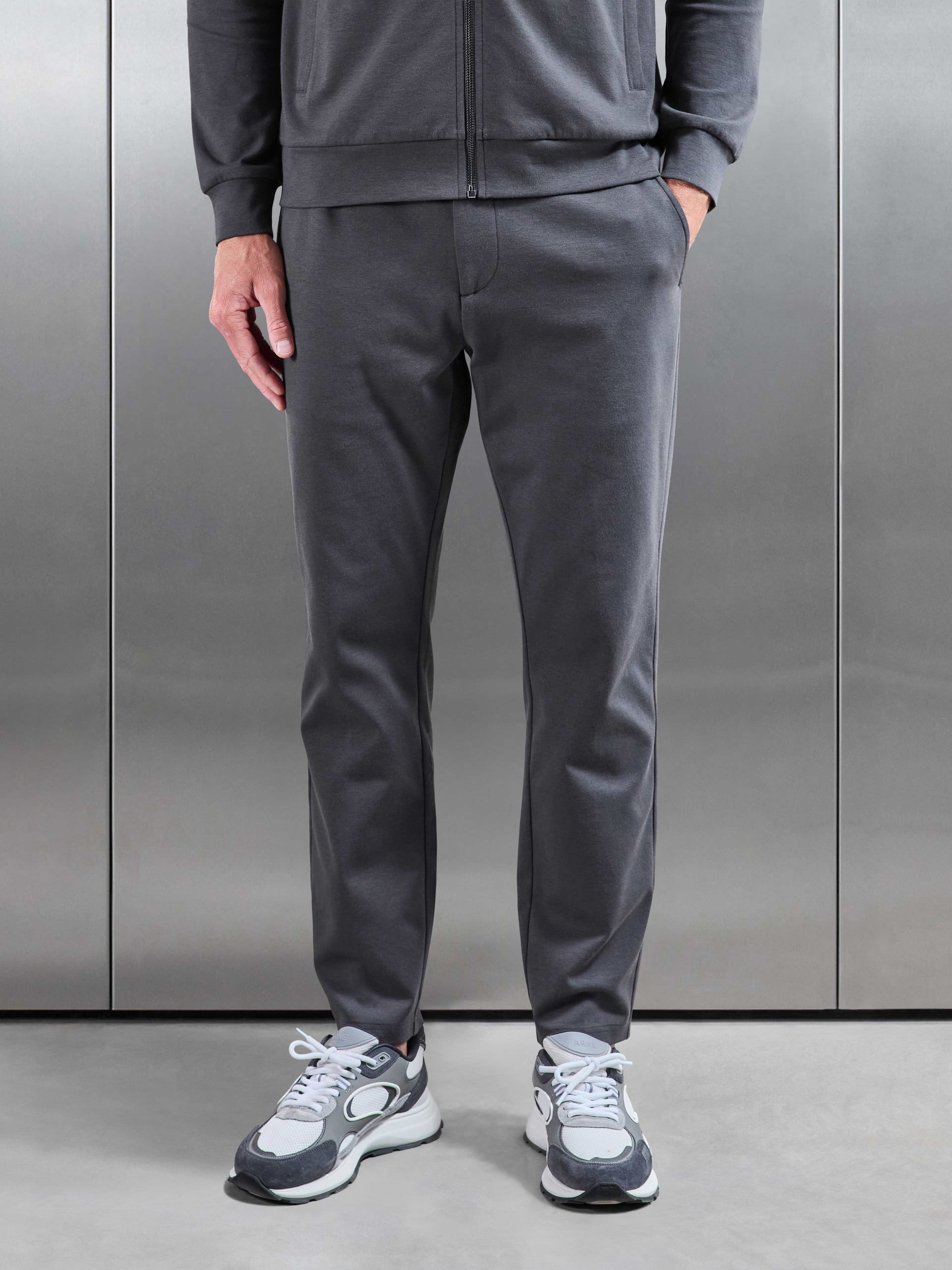 Athleisure Jogger in Dark Grey