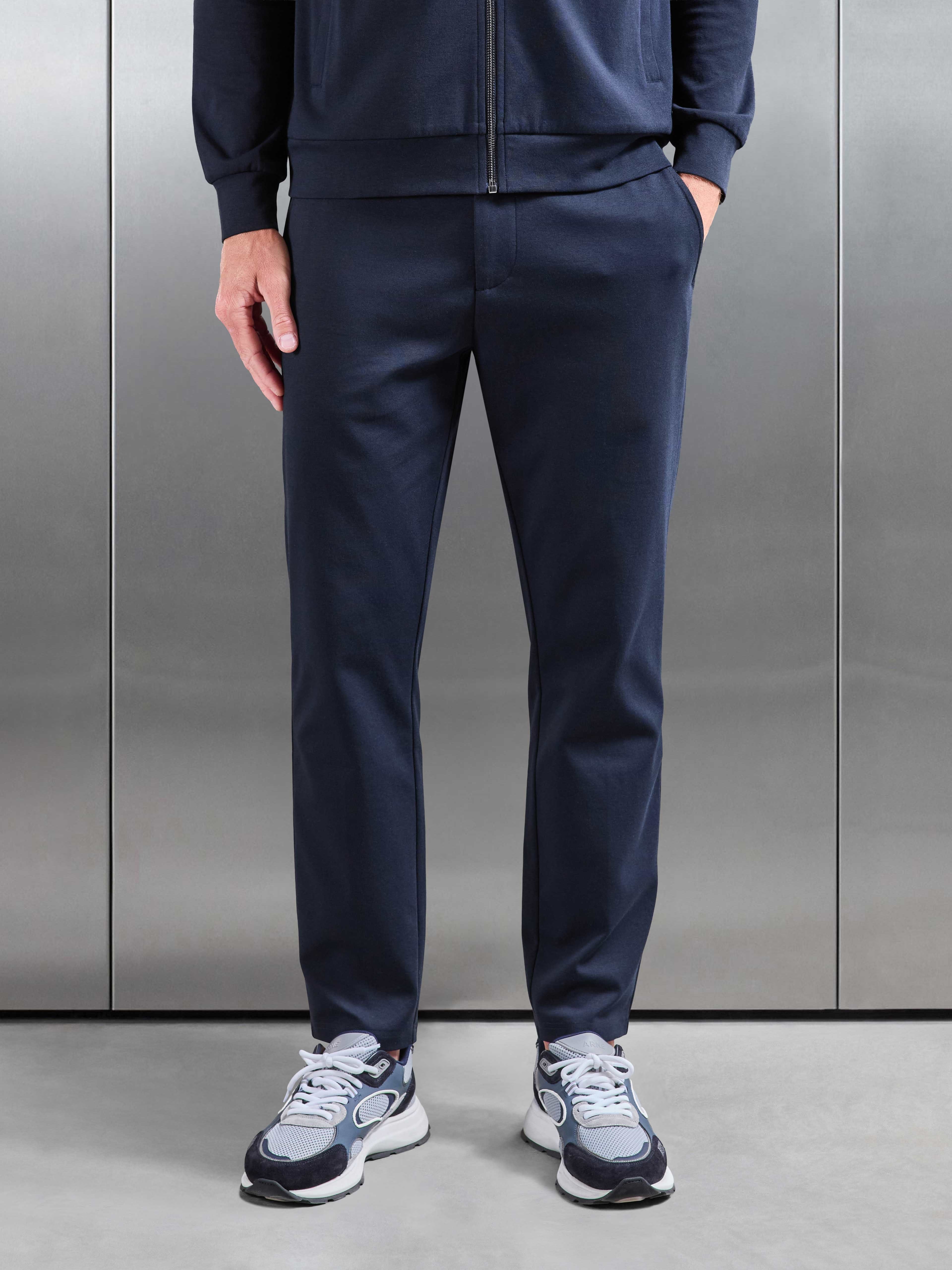 Athleisure Jogger in Navy