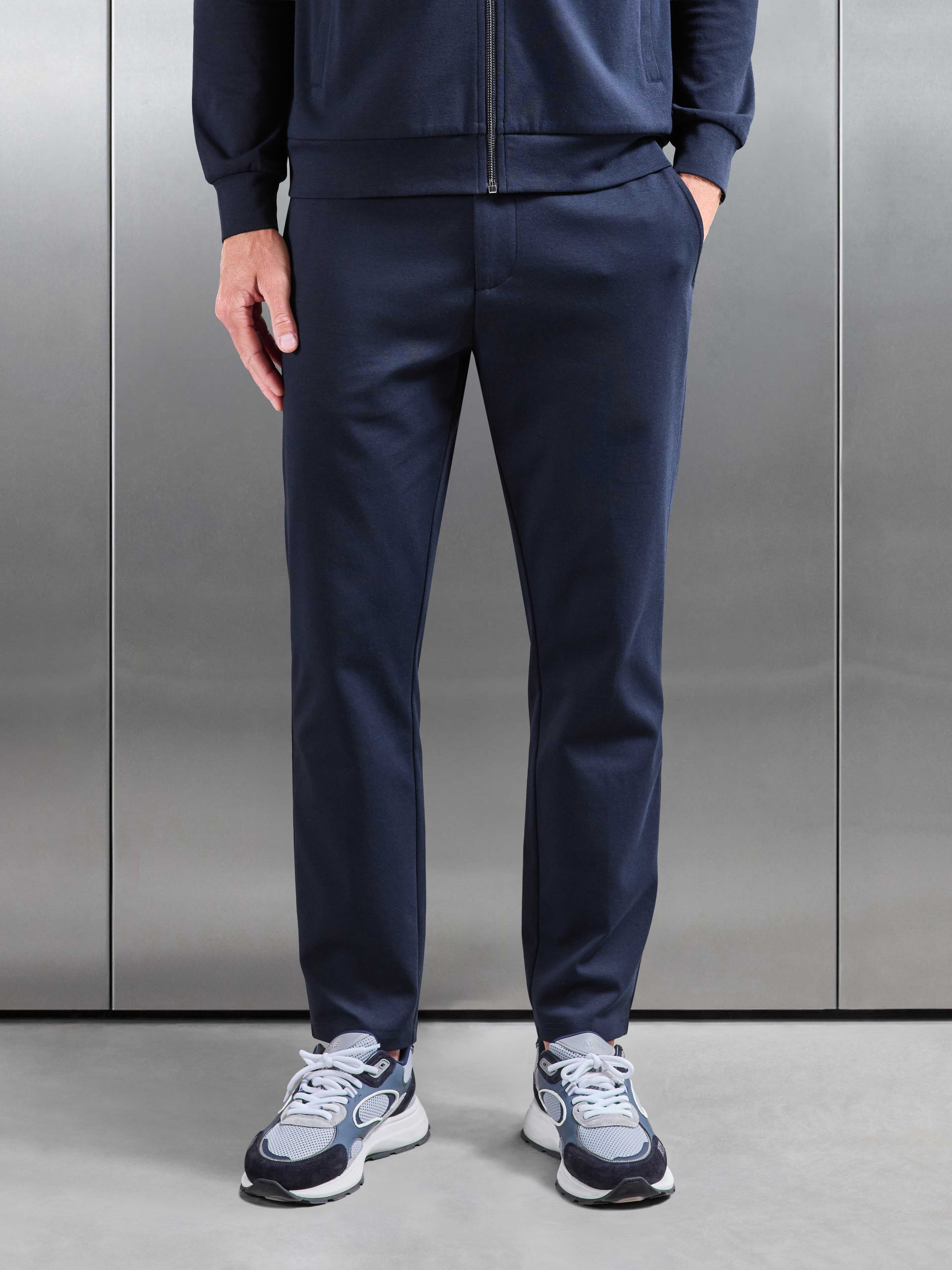 Athleisure Jogger in Navy