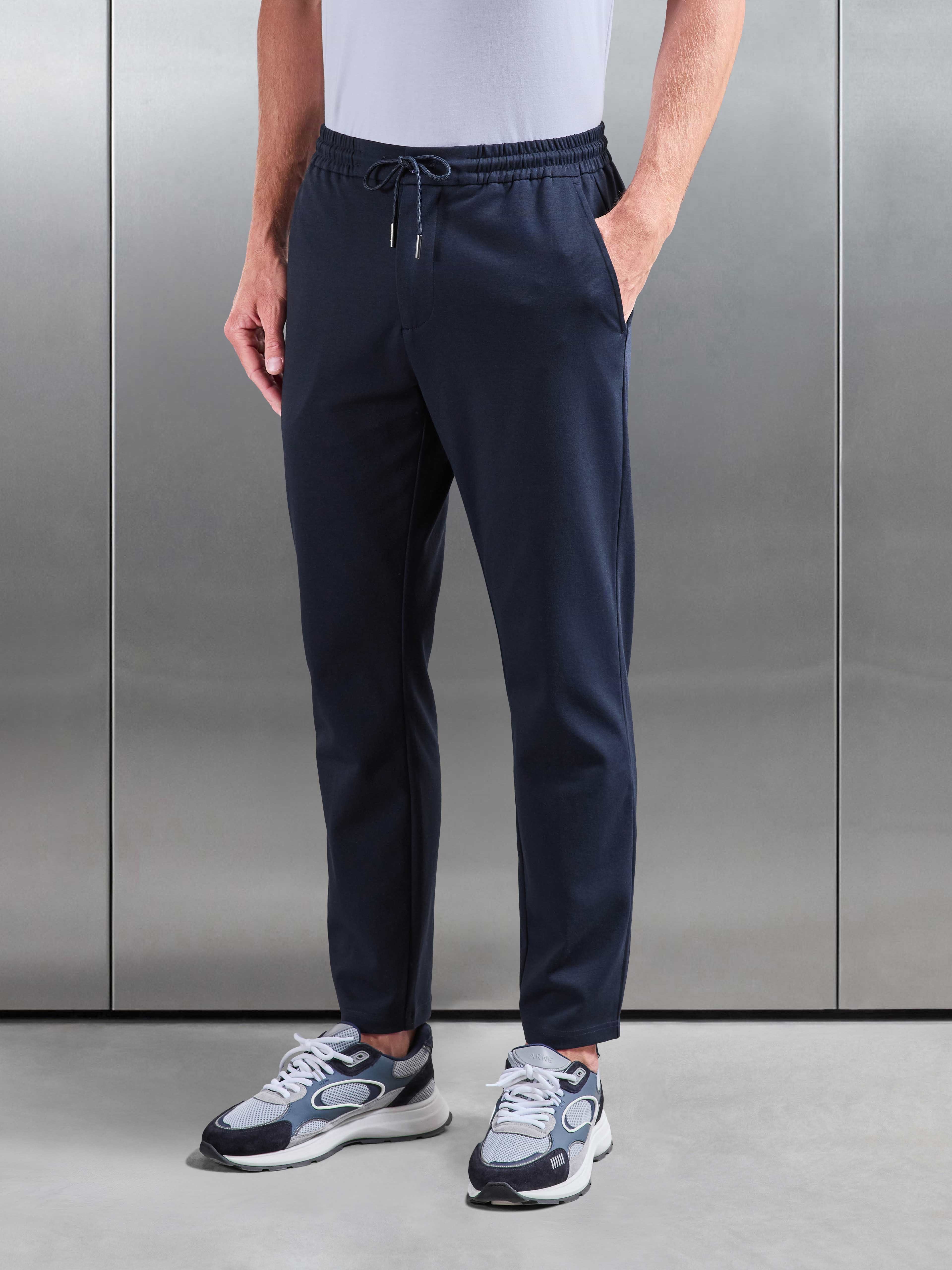Athleisure Jogger in Navy