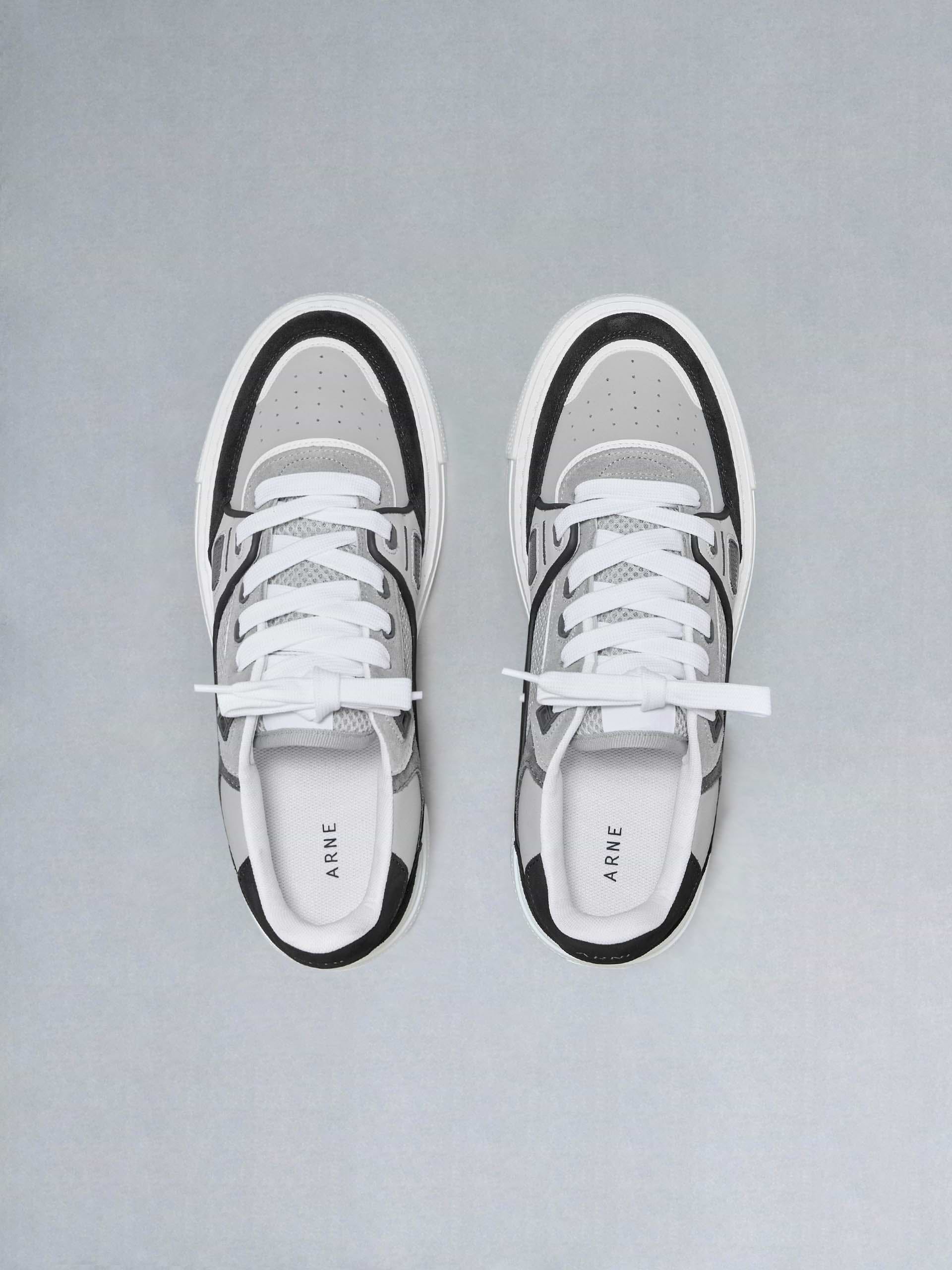 Atlas Trainer in Grey Black
