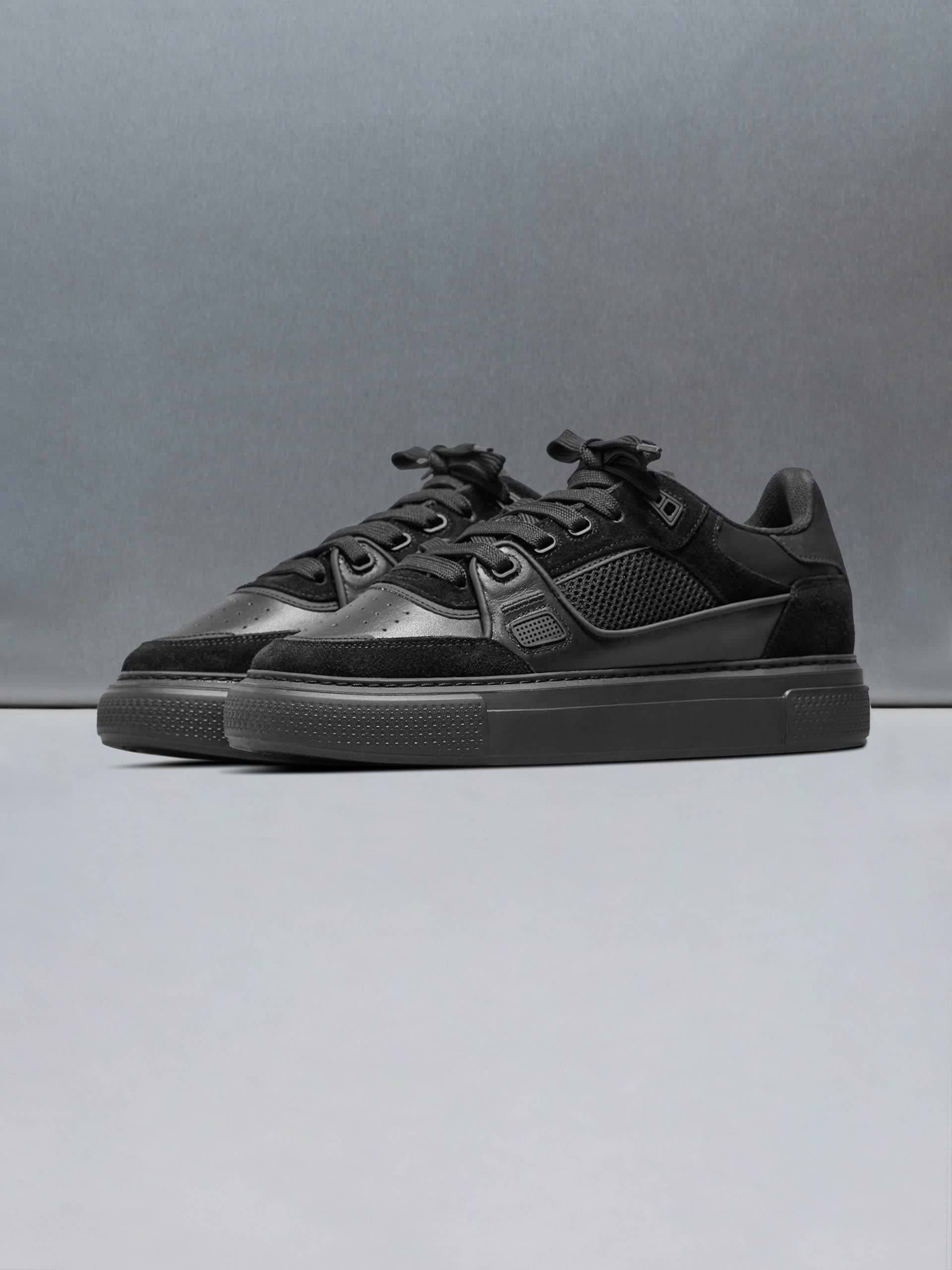 Atlas Trainer in Triple Black