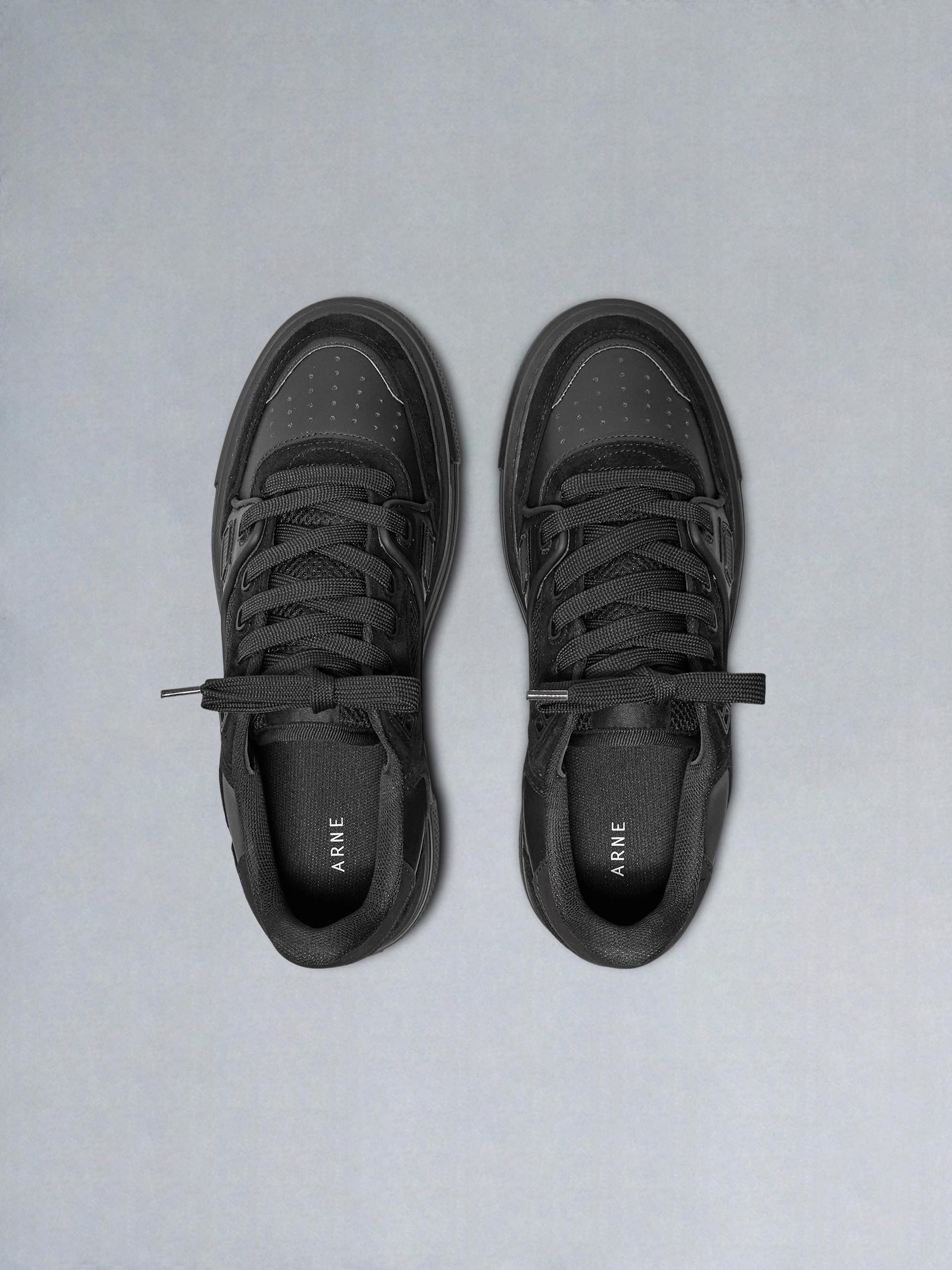 Atlas Trainer in Triple Black