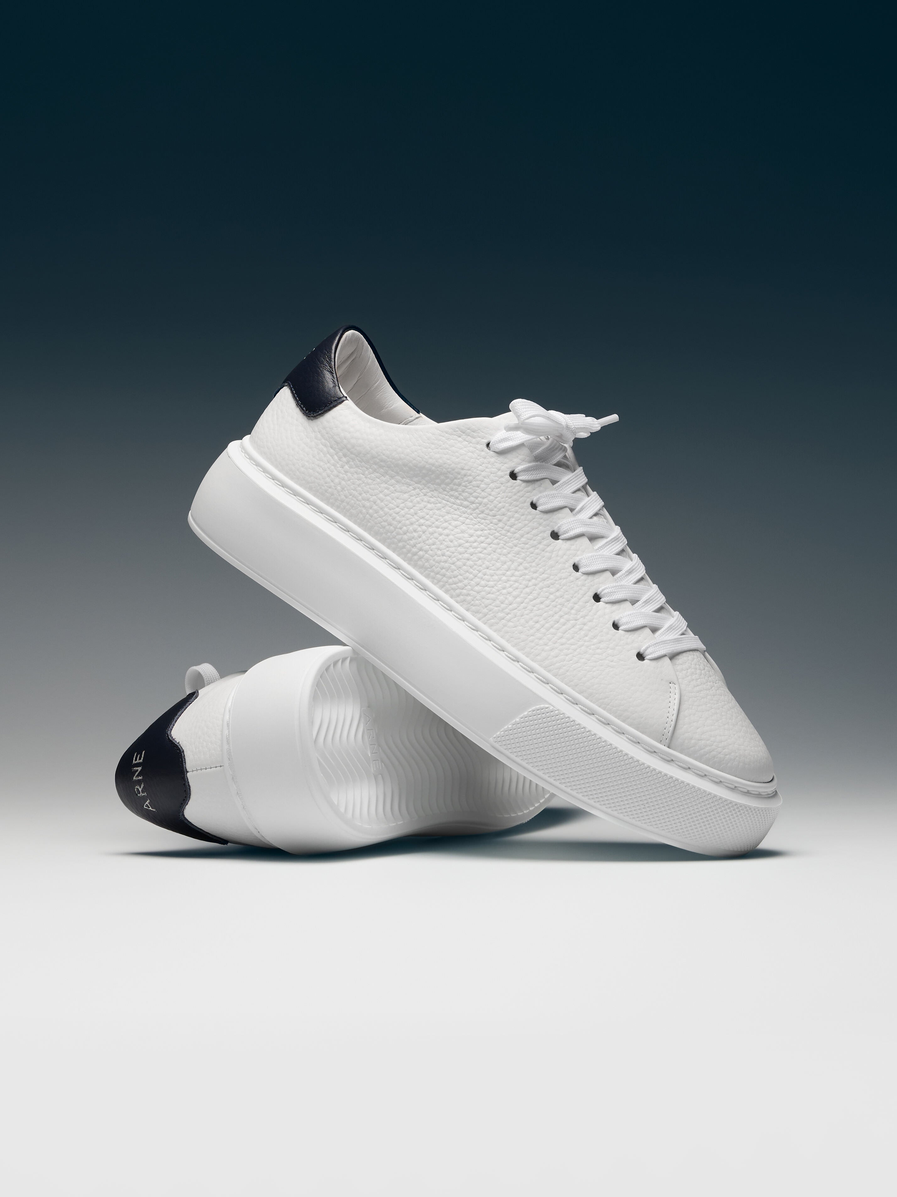 Basic Essential Leather Trainer in White Navy