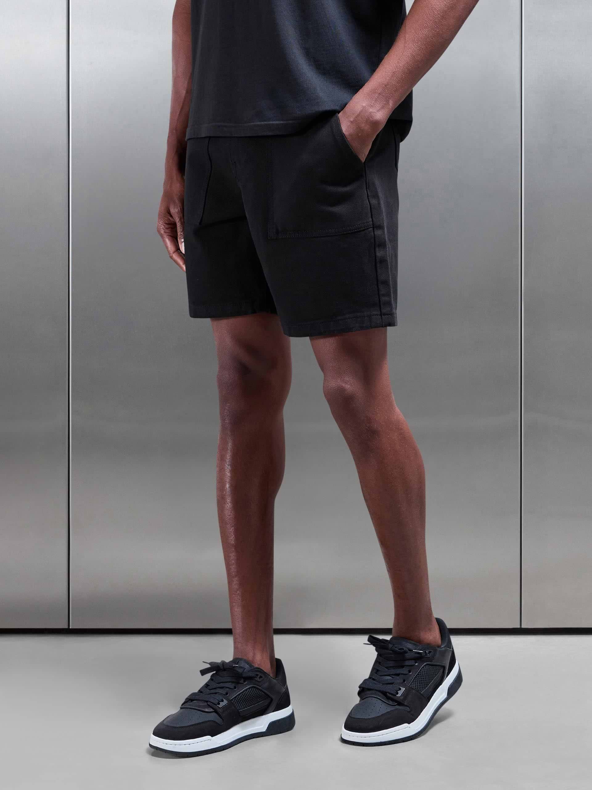 Carpenter Pocket Short in Black