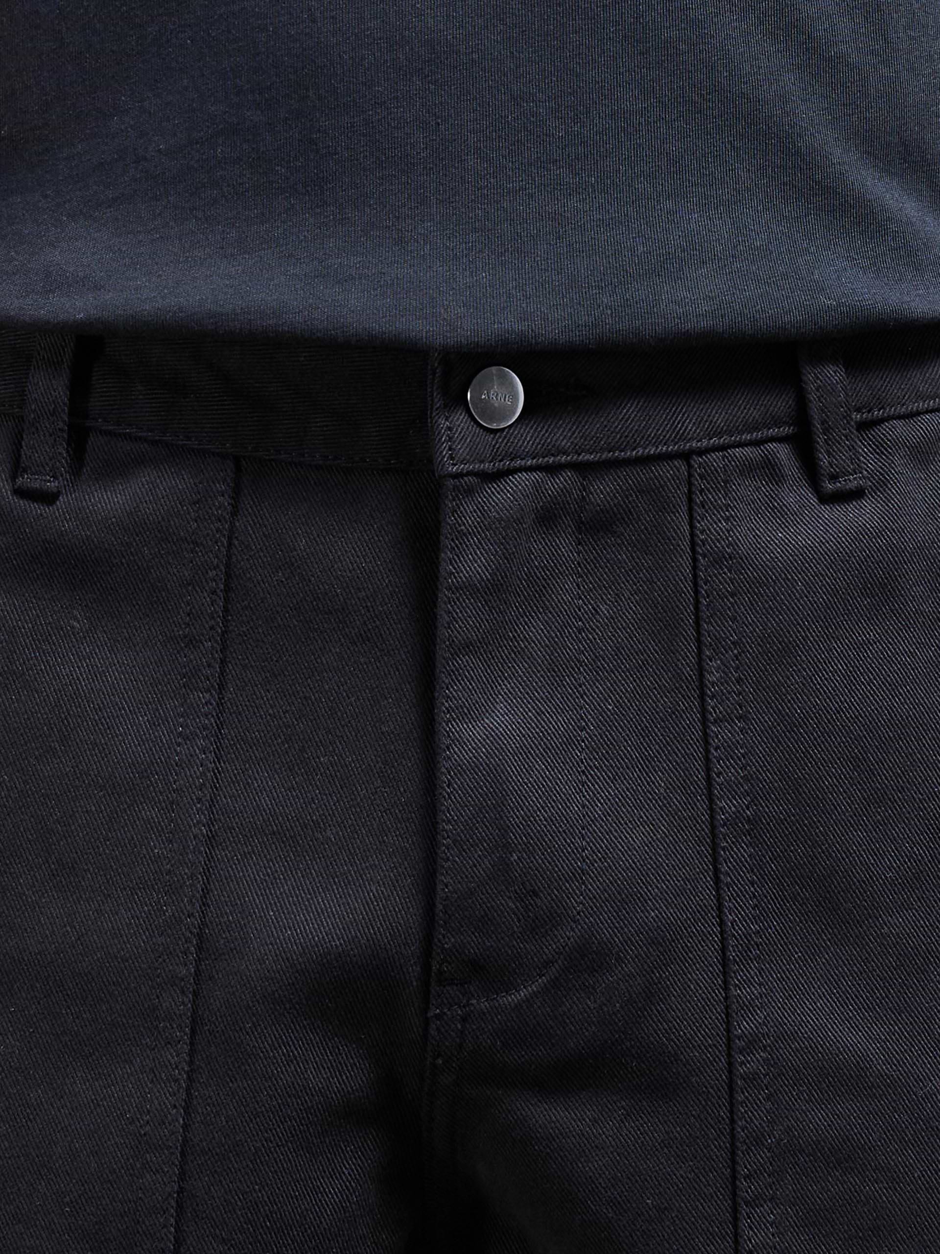 Carpenter Pocket Short in Black