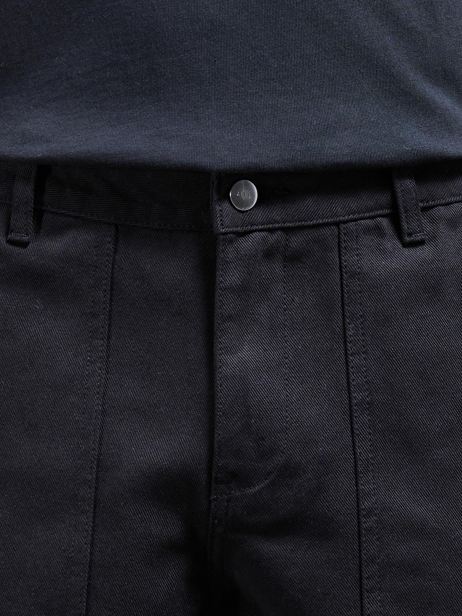 Carpenter Pocket Short in Black
