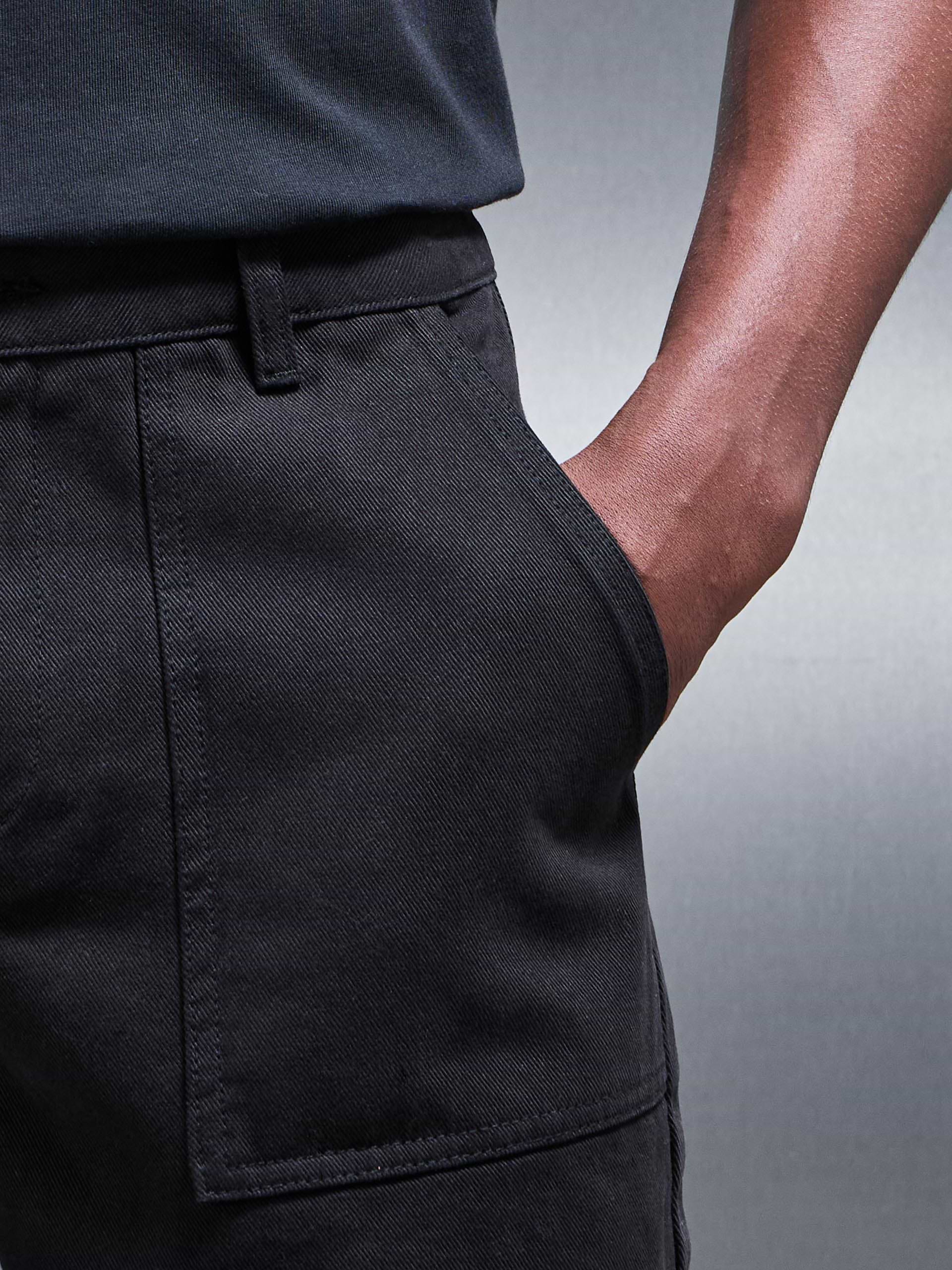 Carpenter Pocket Short in Black