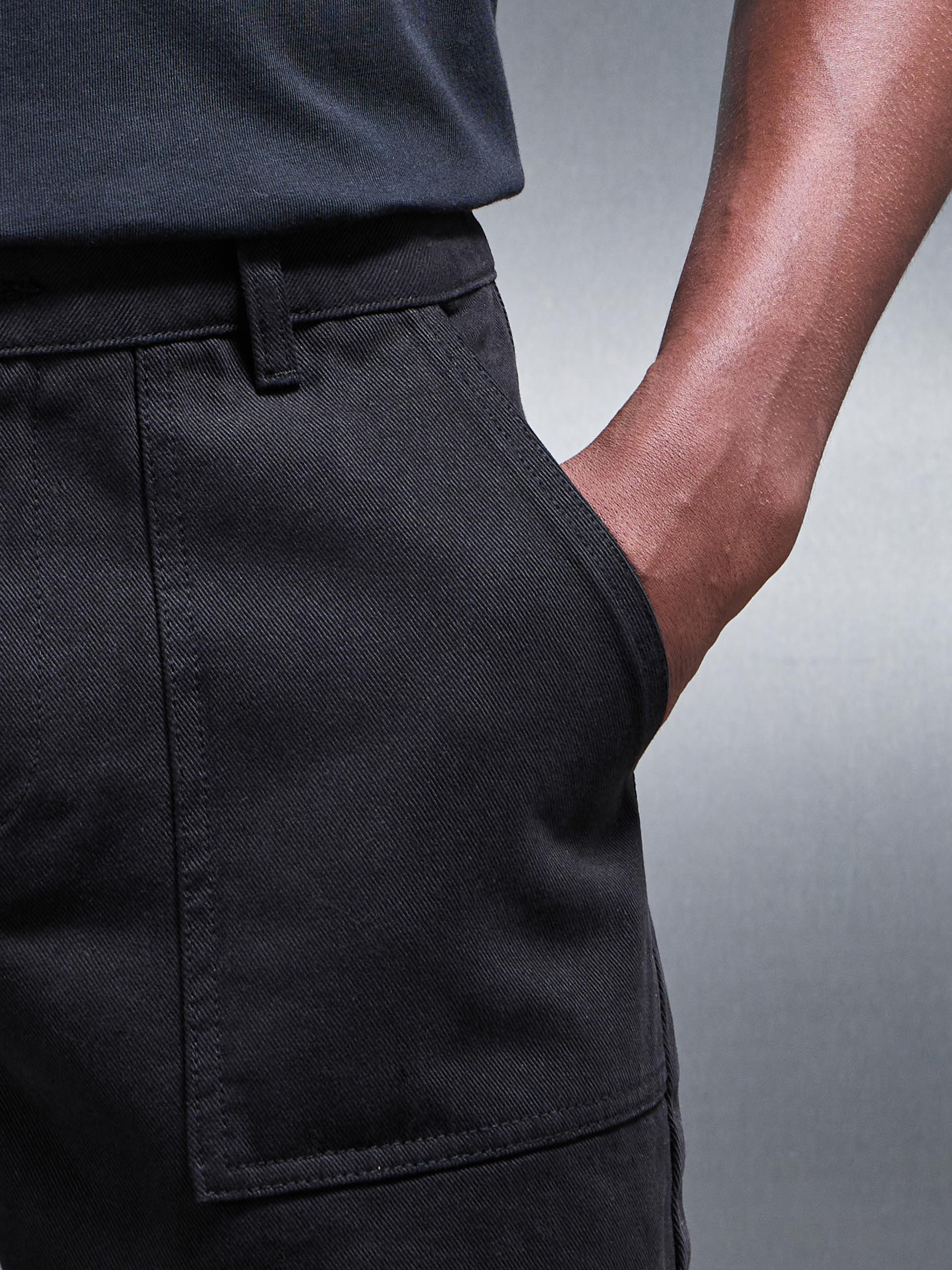 Carpenter Pocket Short in Black
