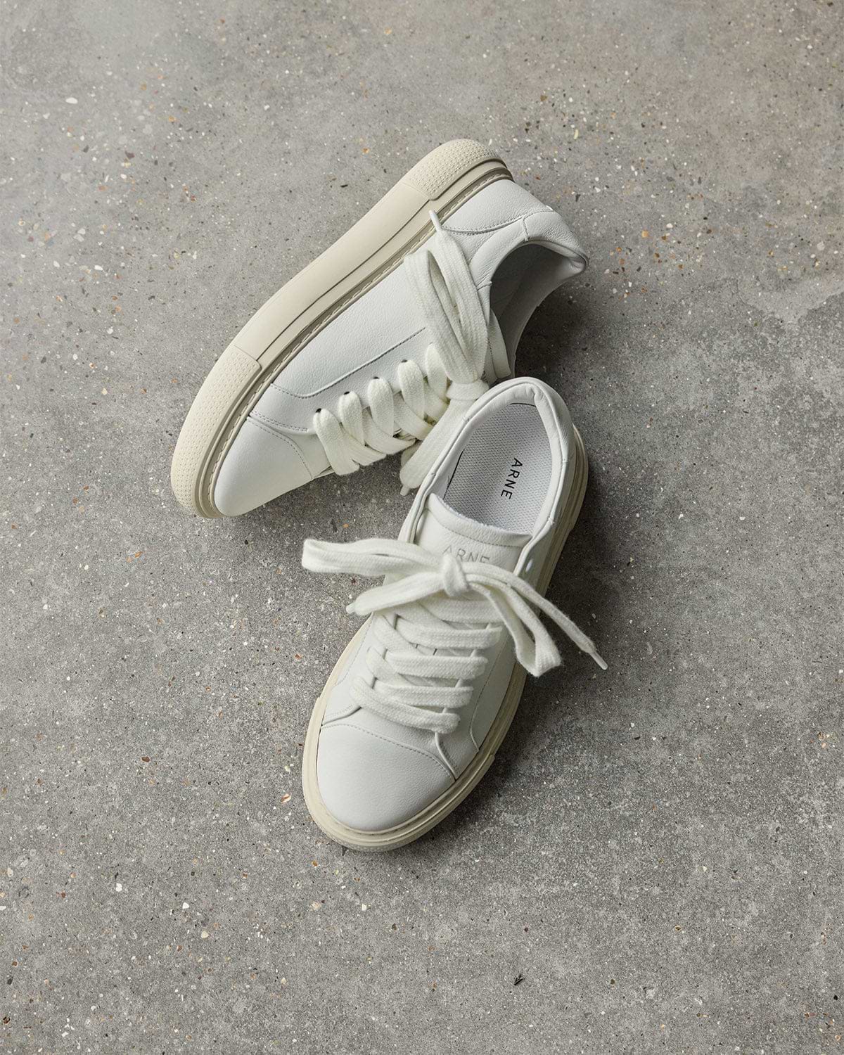 Chunky Essential Trainer in White Beige