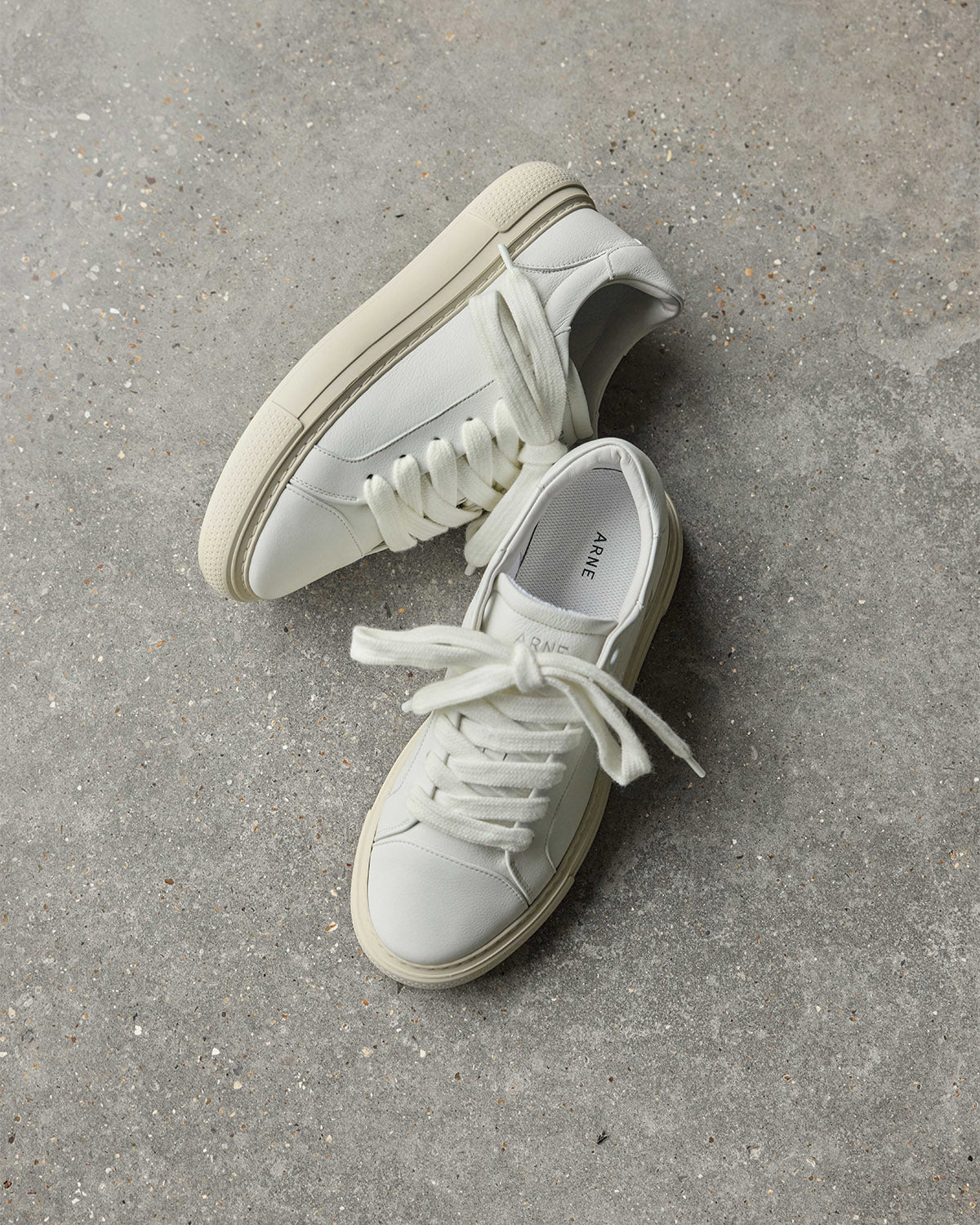 Chunky Essential Trainer in White Beige