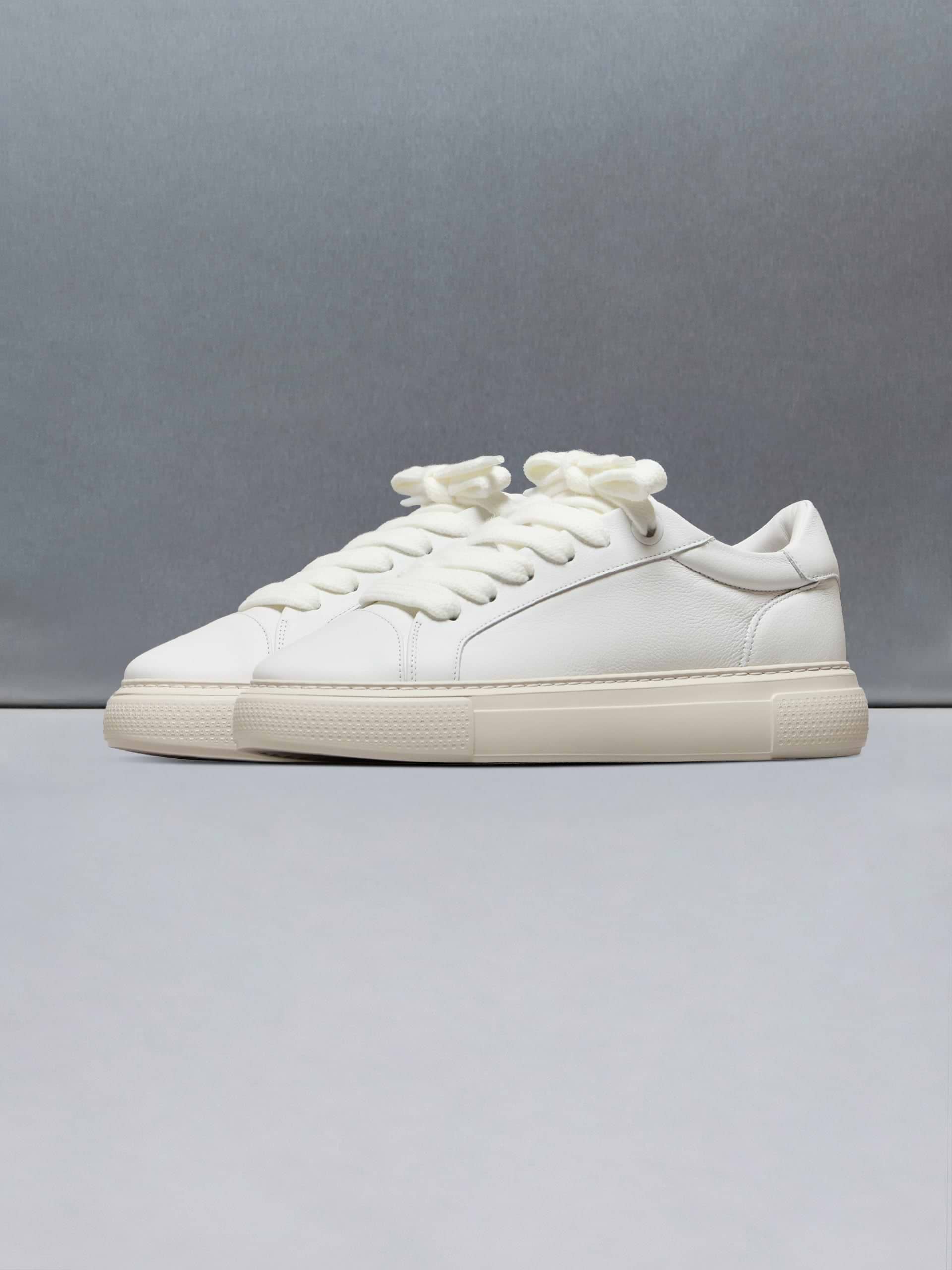 Chunky Essential Trainer in White Beige