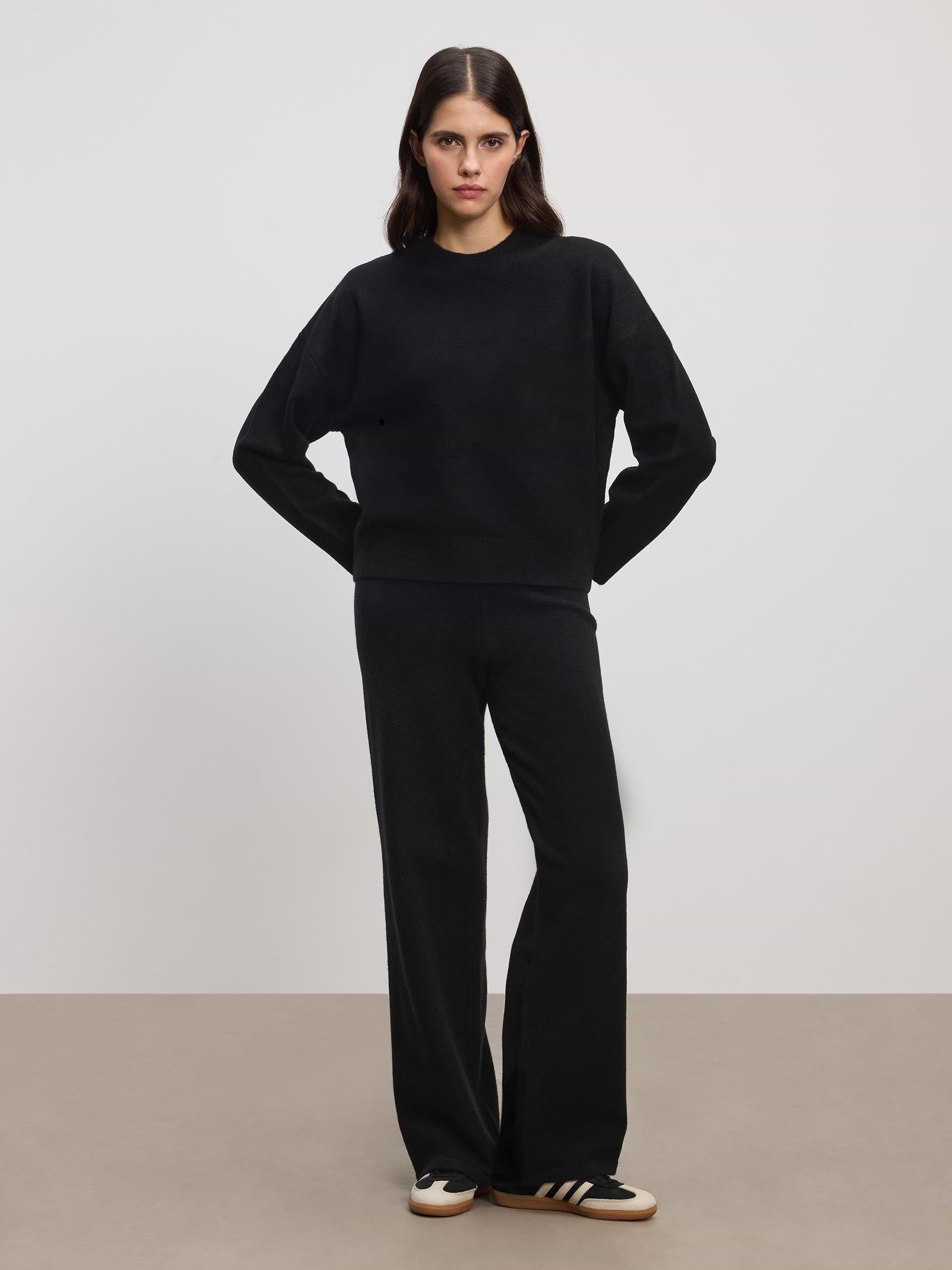 Womens Chunky Wool Jogger in Black