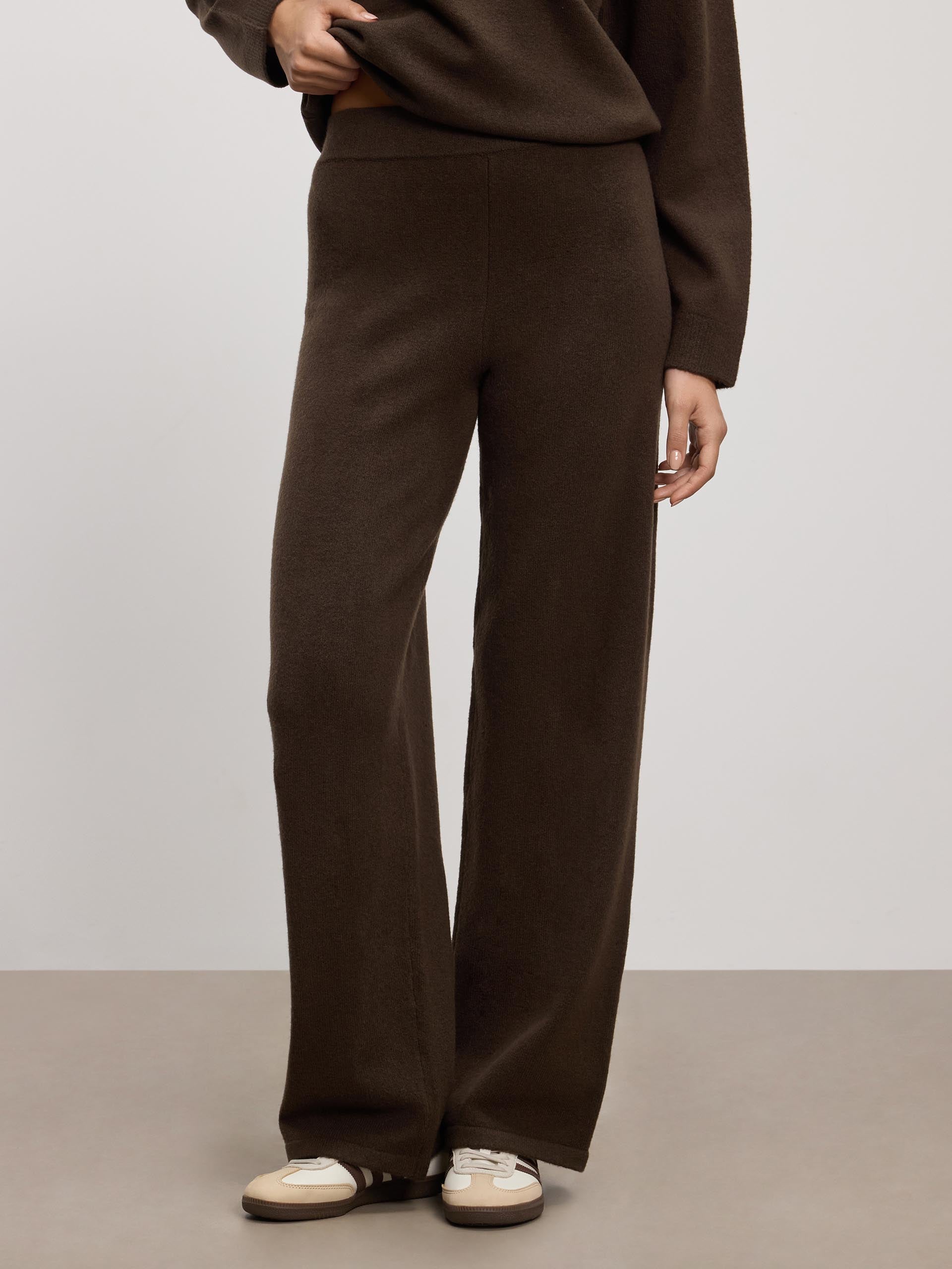 Womens Chunky Wool Jogger in Brown