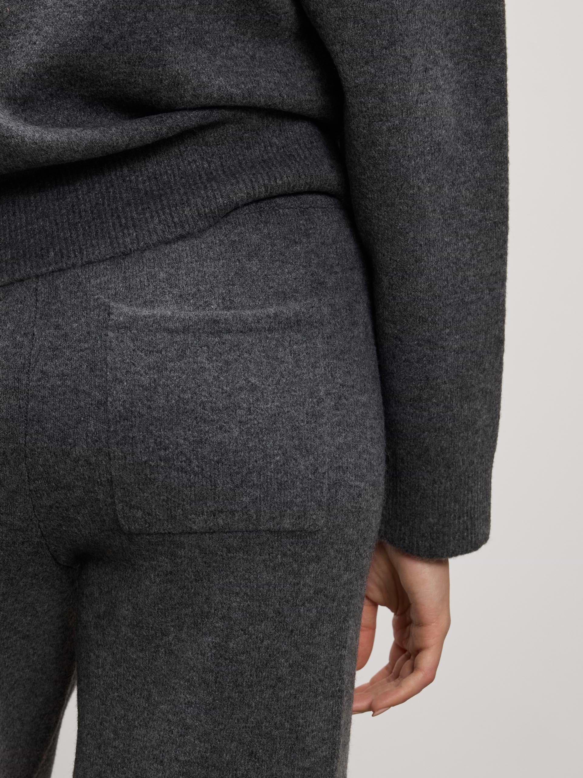 Womens Chunky Wool Jogger in Charcoal