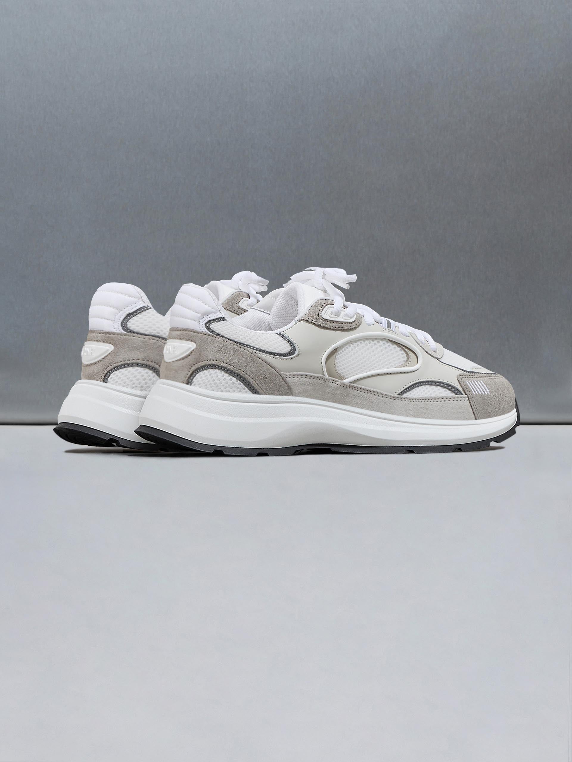 Circuit Trainer in White Stone