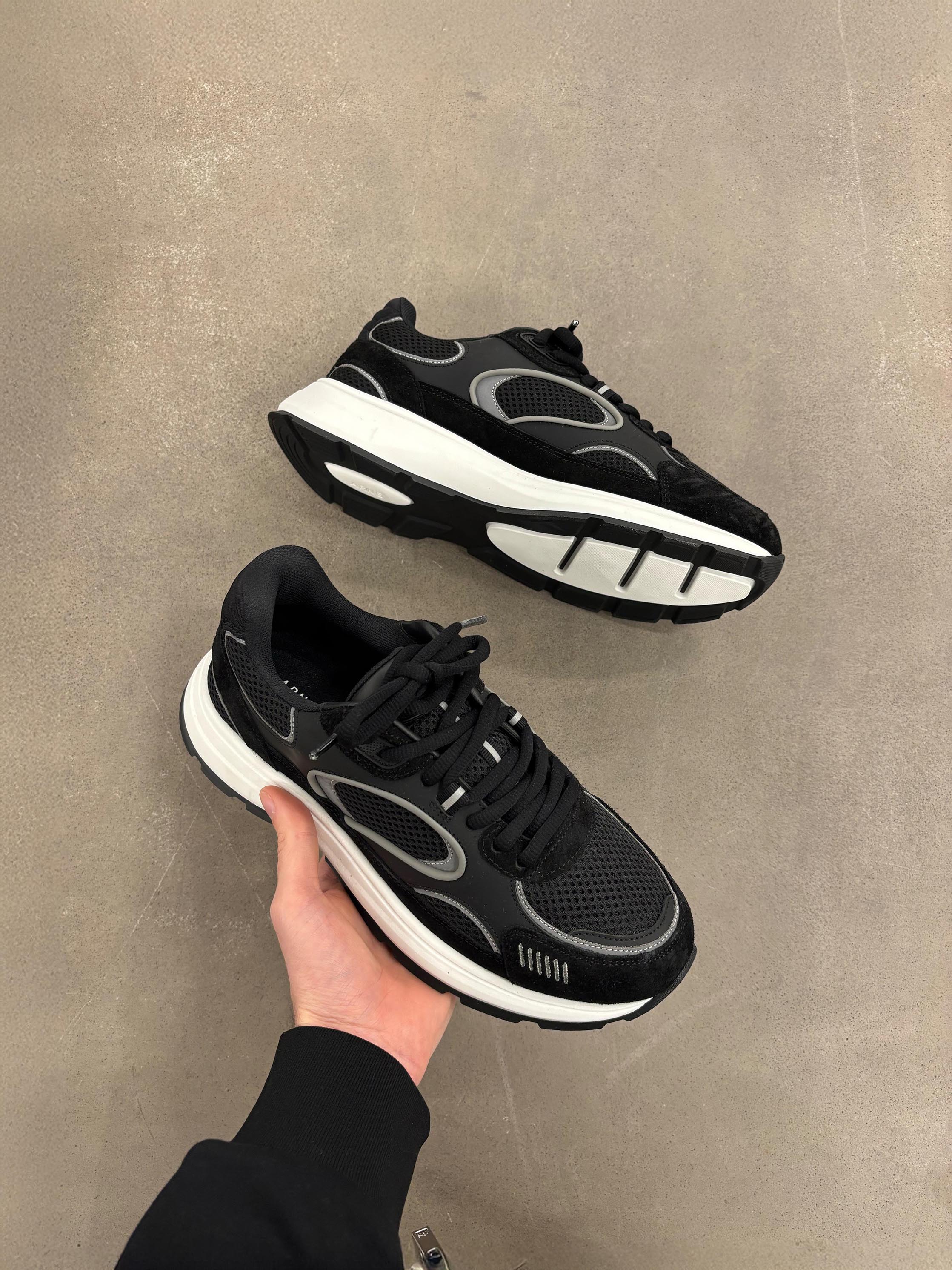 Circuit Trainer in Black