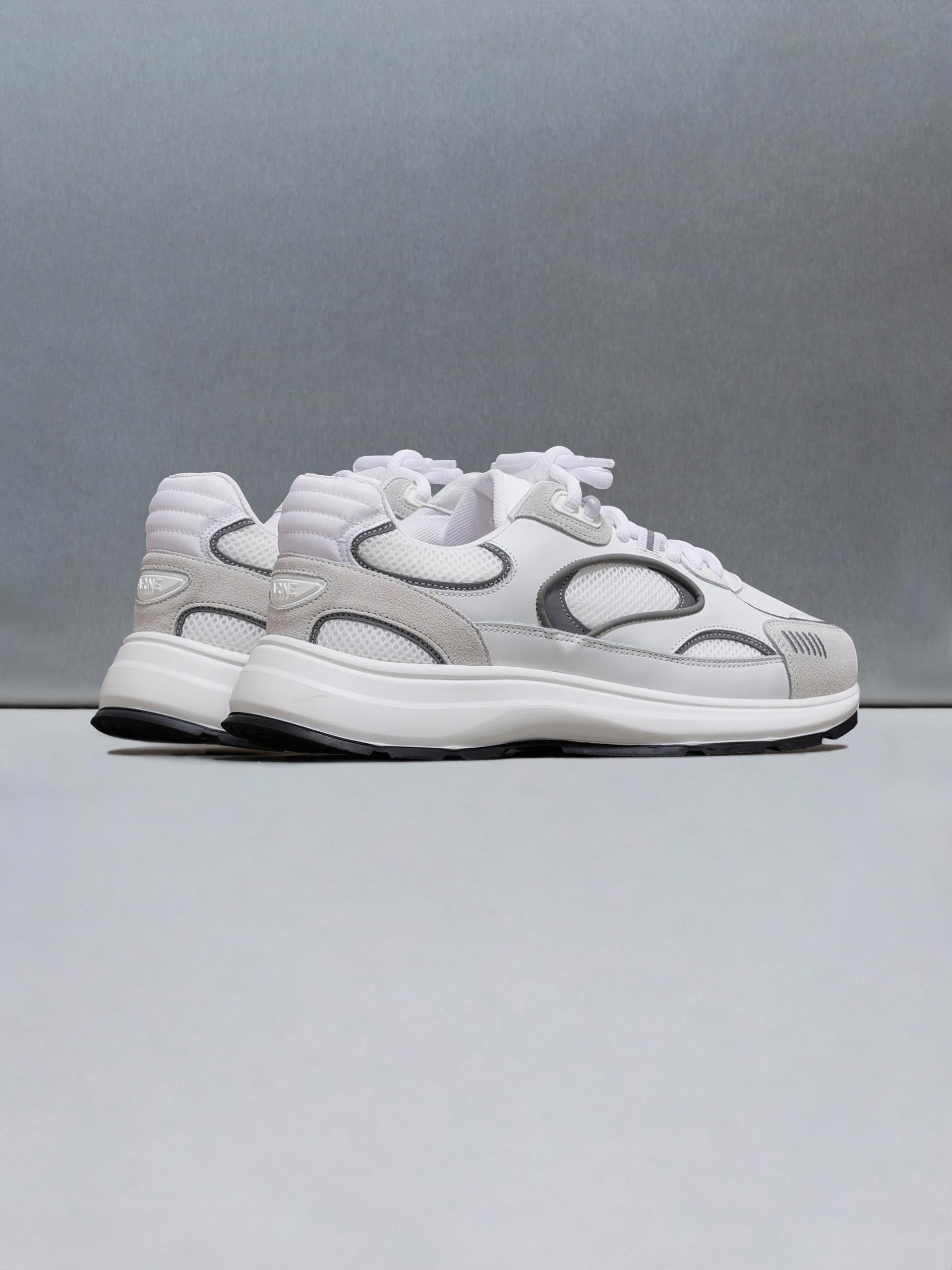 Circuit Trainer in White