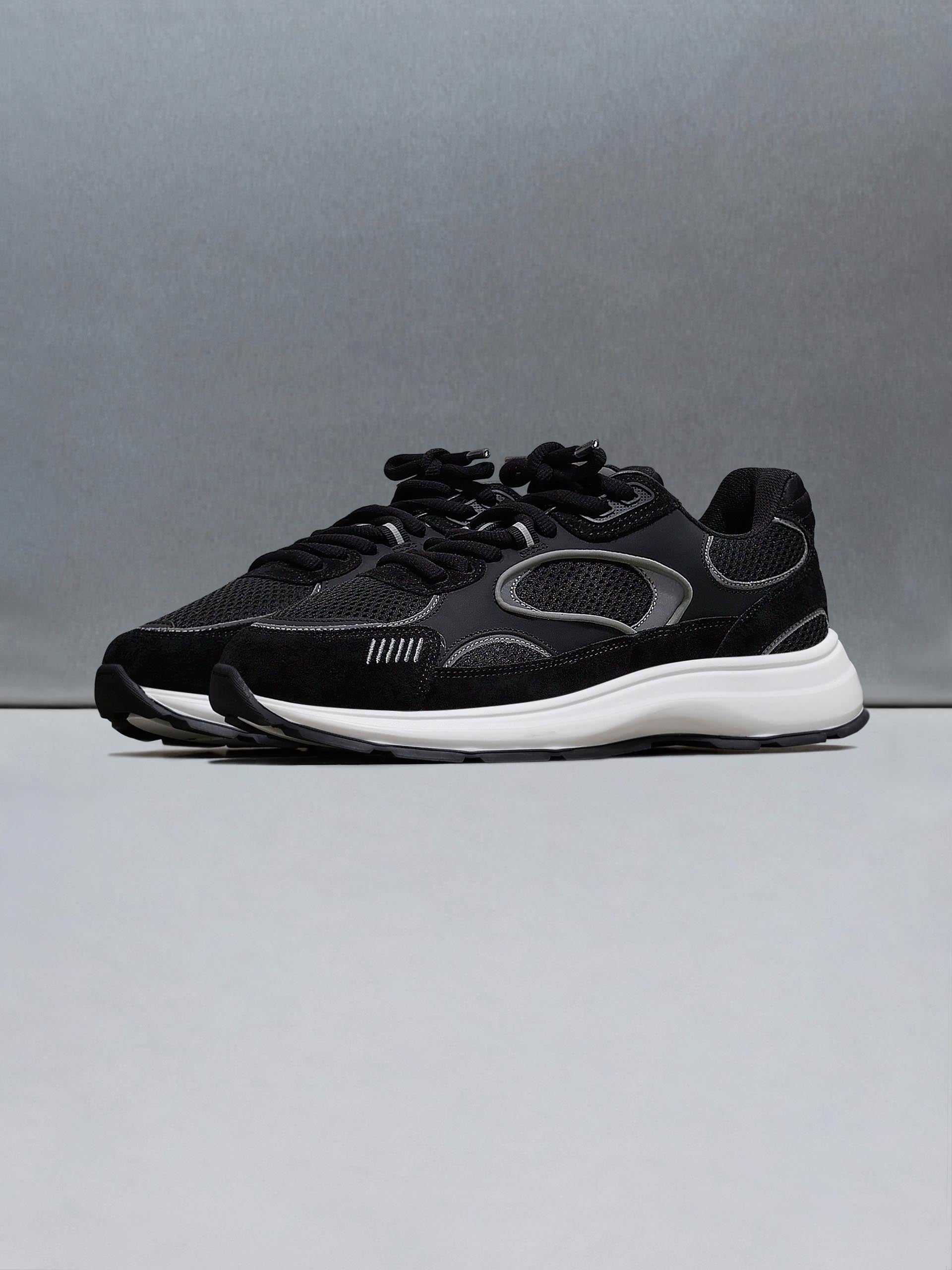 Circuit Trainer in Black