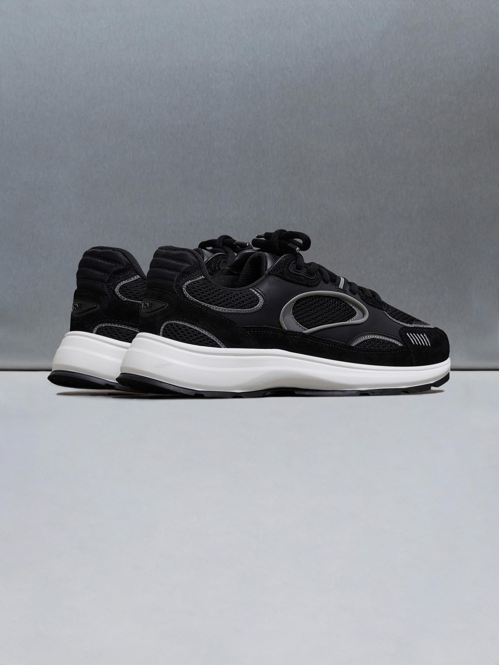 Circuit Trainer in Black