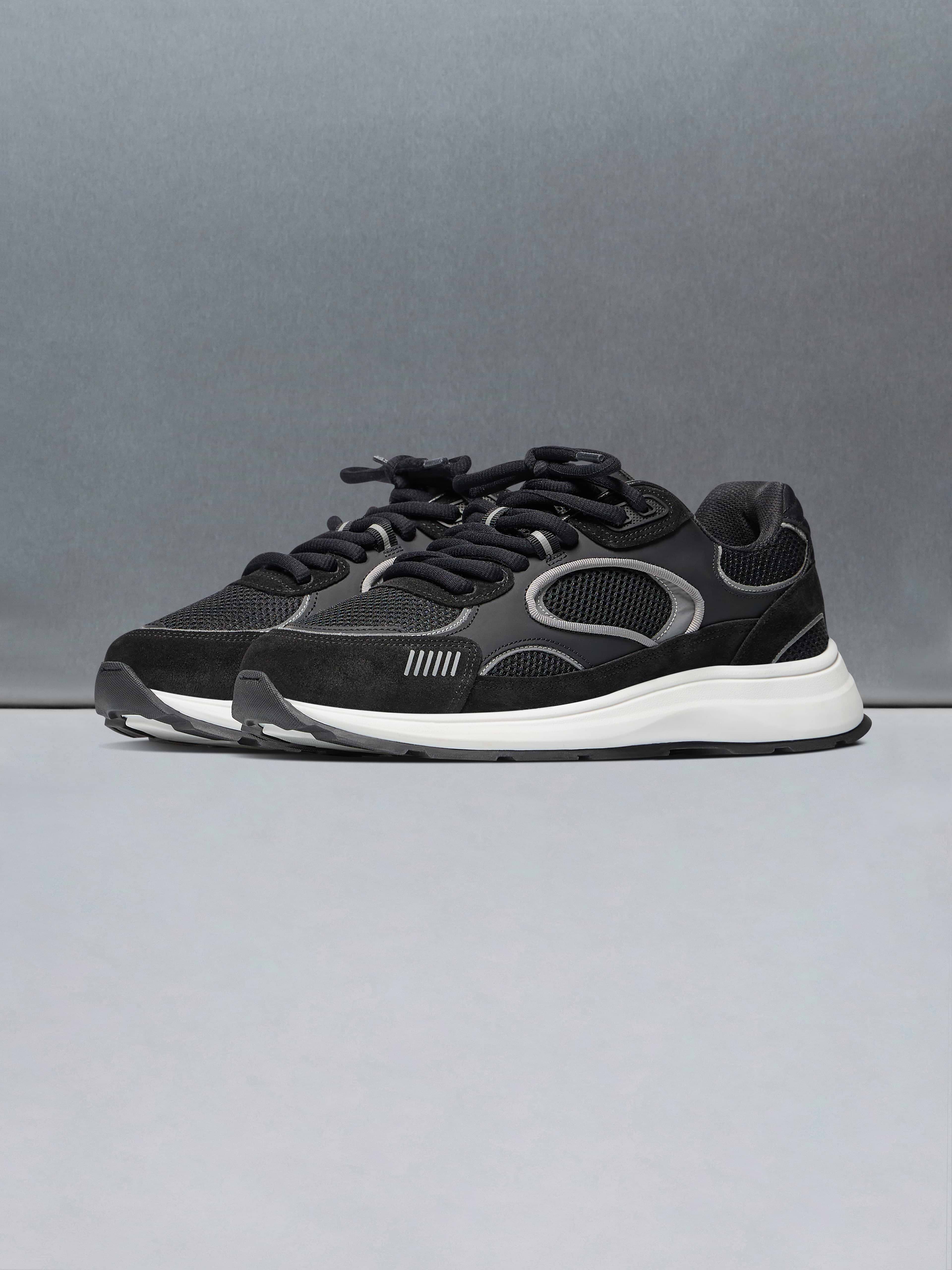 Circuit Trainer in Black