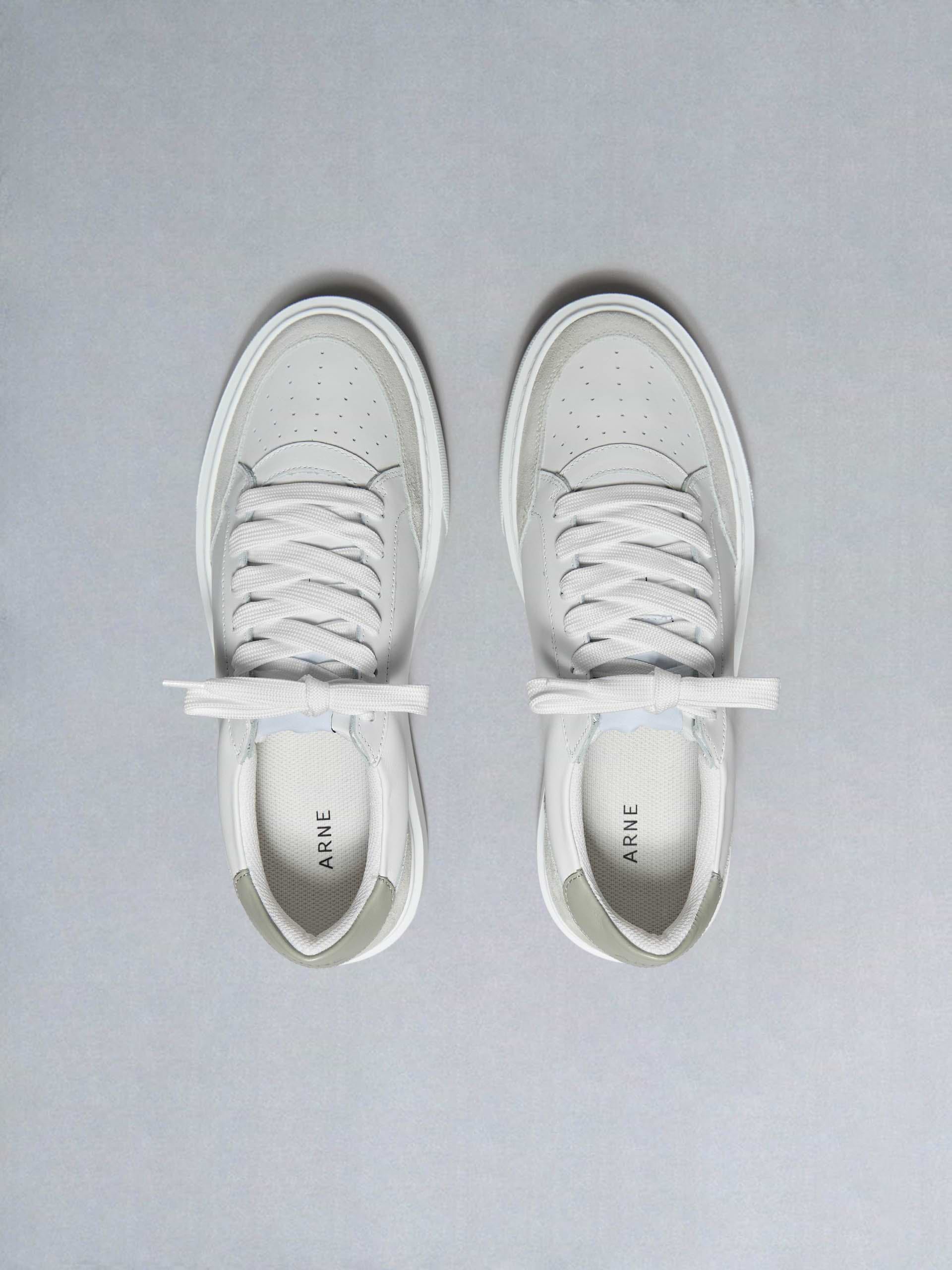 Court Trainer 2.0 in White Olive