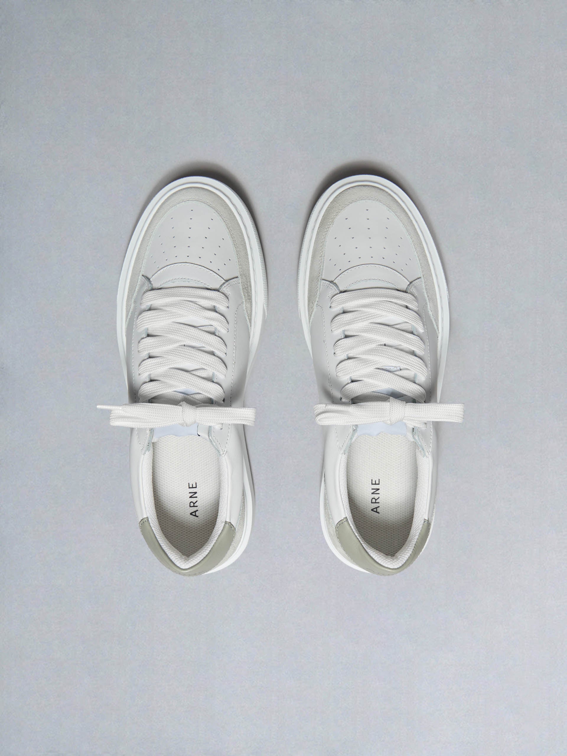 Court Trainer 2.0 in White Olive