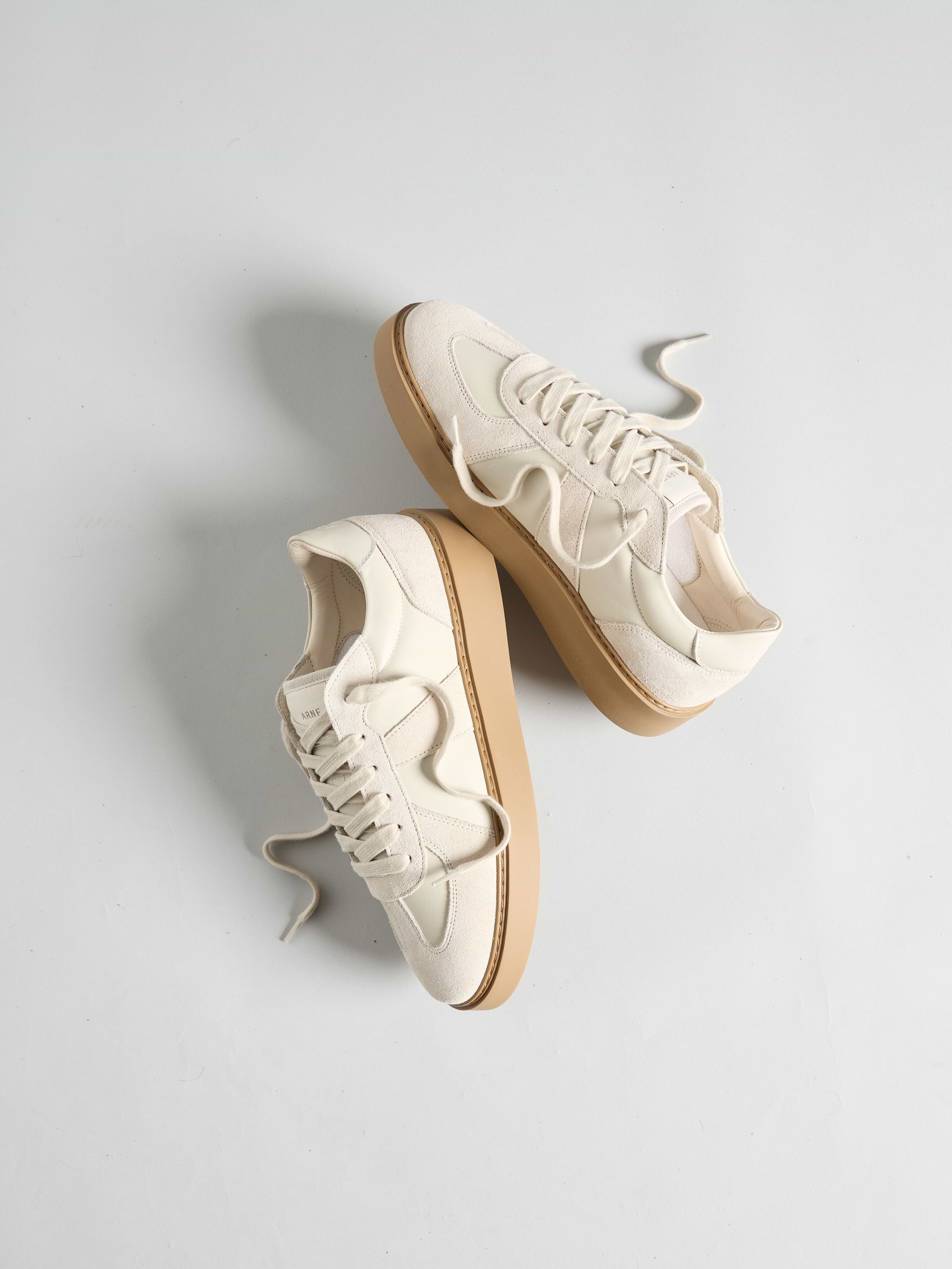 Classic Court Trainer in Stone Gum