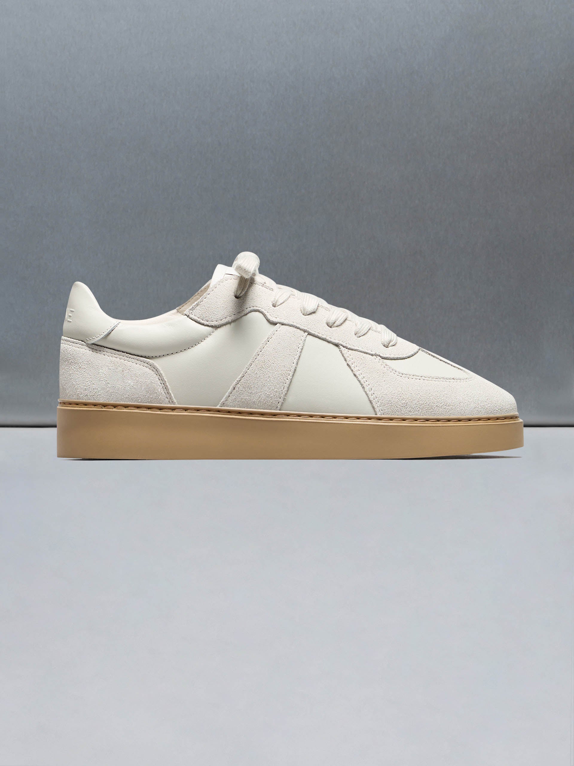 Classic Court Trainer in Stone Gum