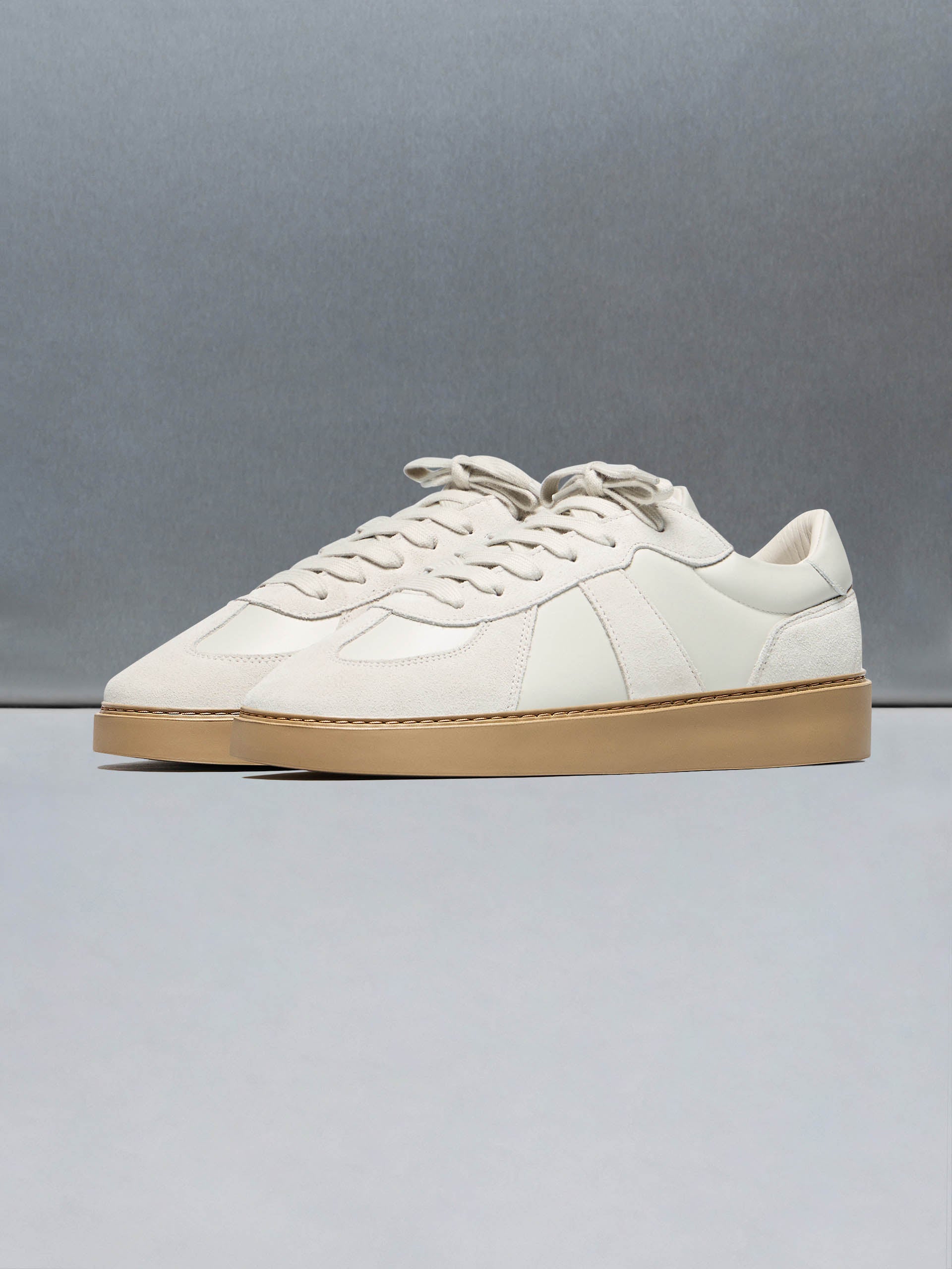 Classic Court Trainer in Stone Gum