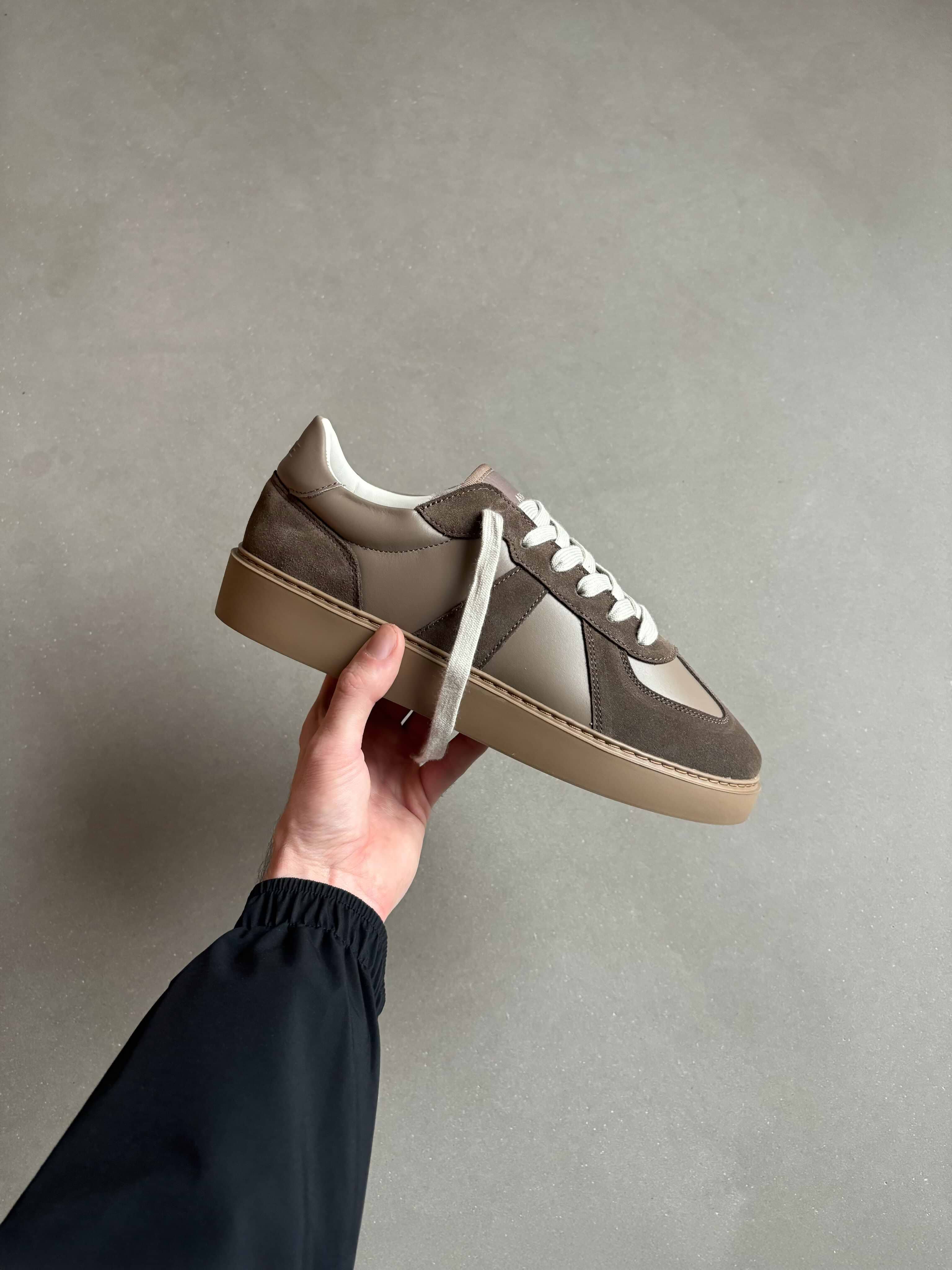 Classic Court Trainer in Brown Gum