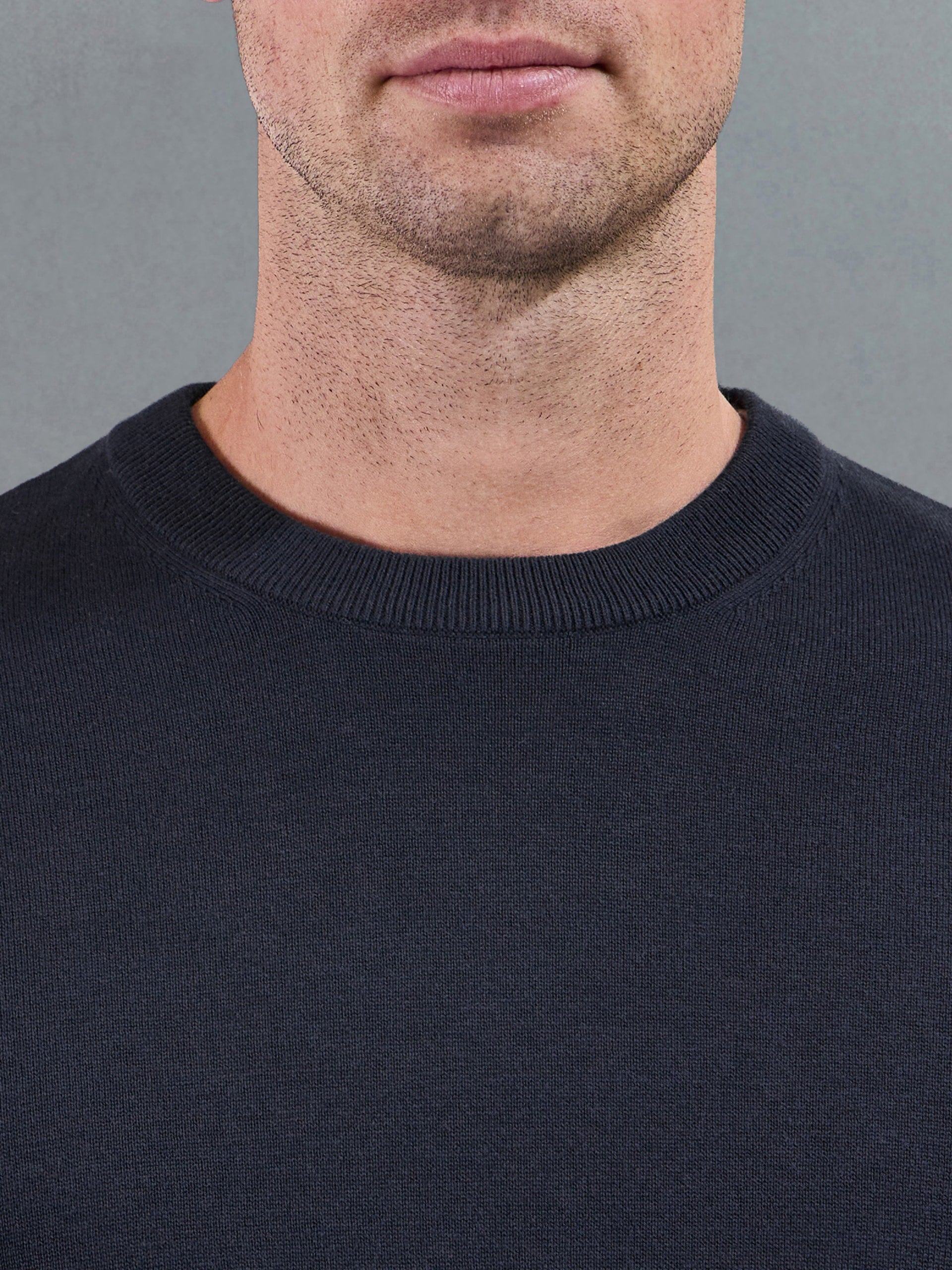 Cotton Knitted Crew Neck Sweatshirt in Navy