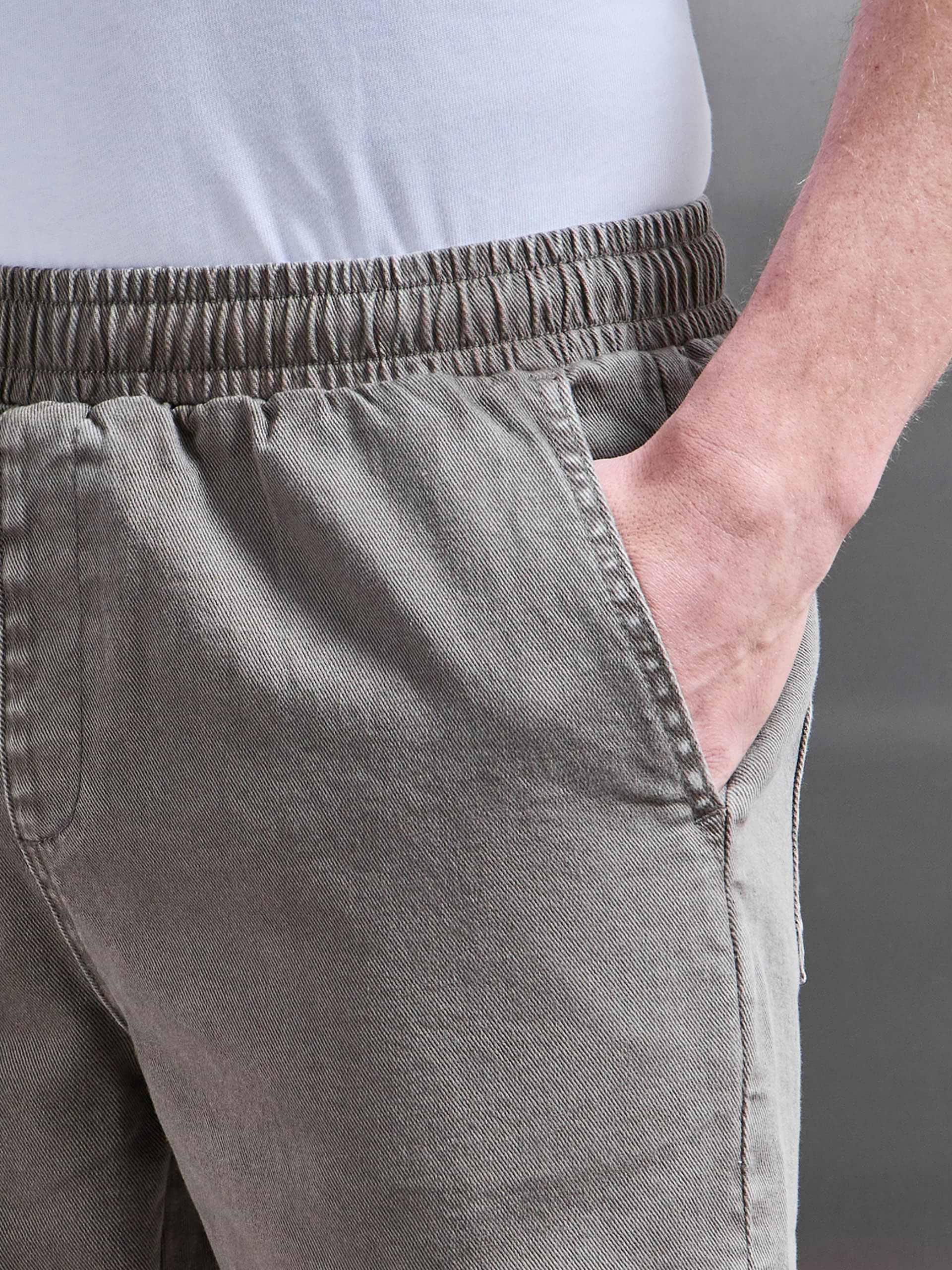 Cotton Twill Stretch Short in Dark Olive