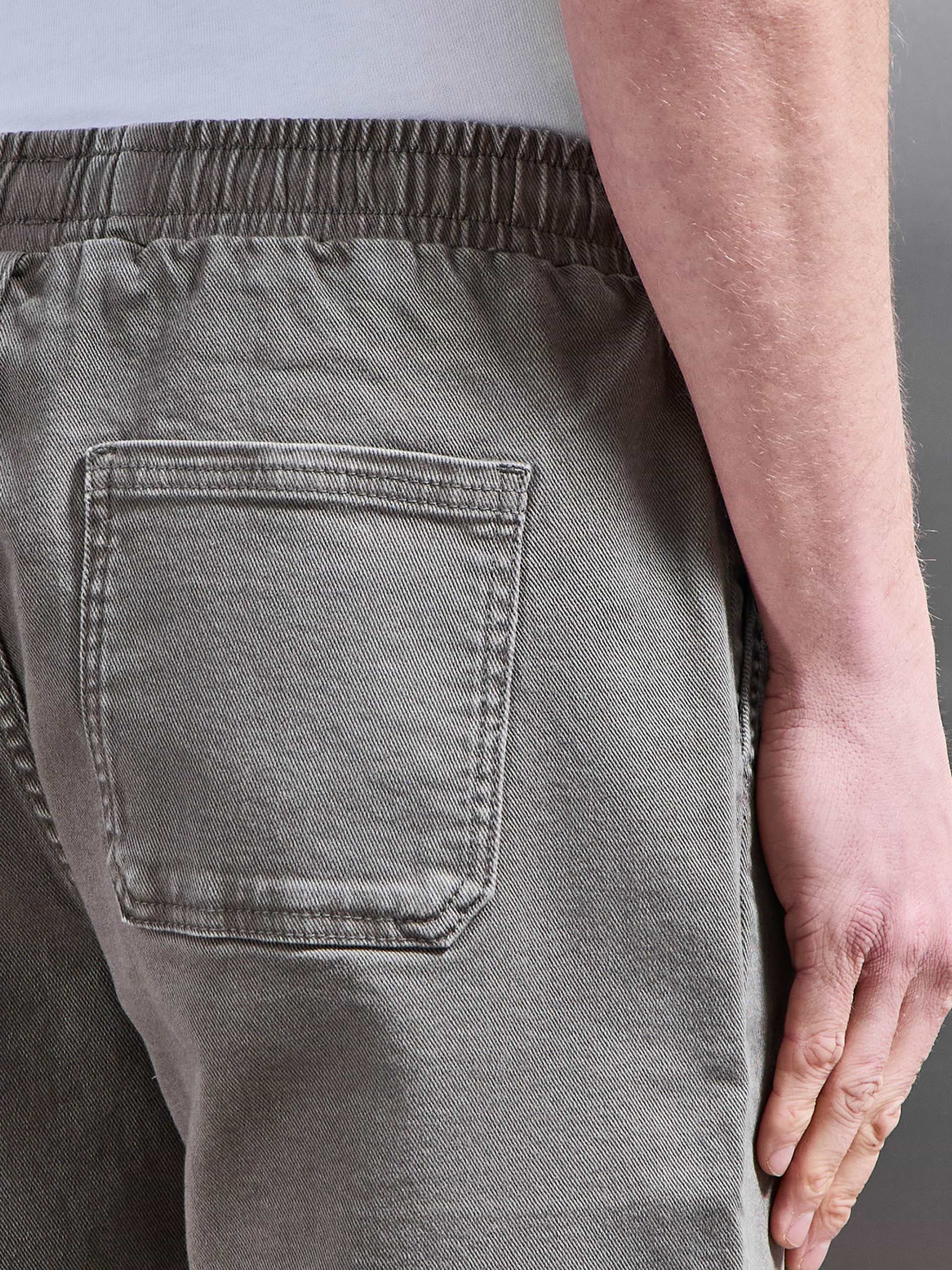 Cotton Twill Stretch Short in Dark Olive