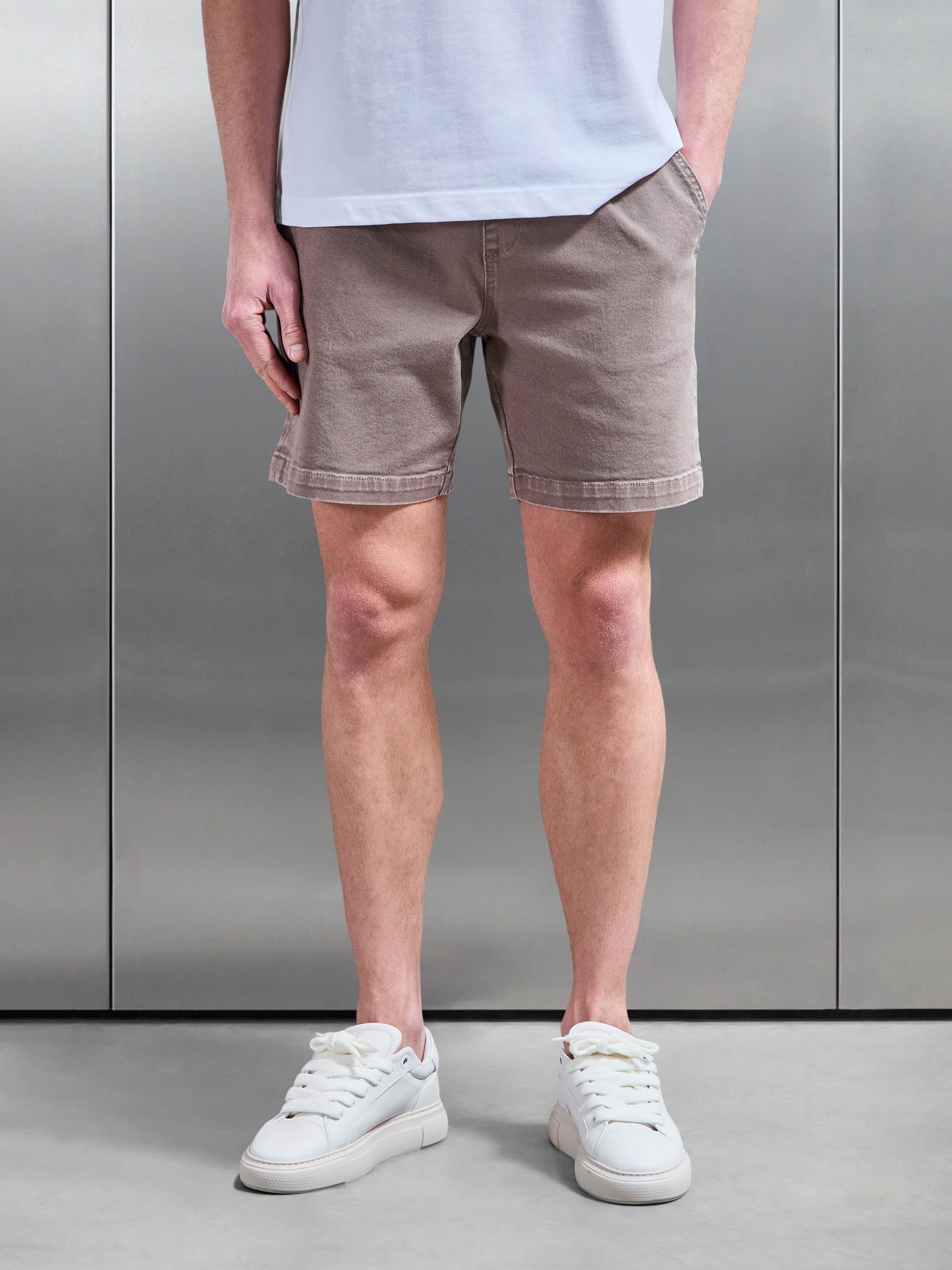 Cotton Twill Stretch Short in Taupe