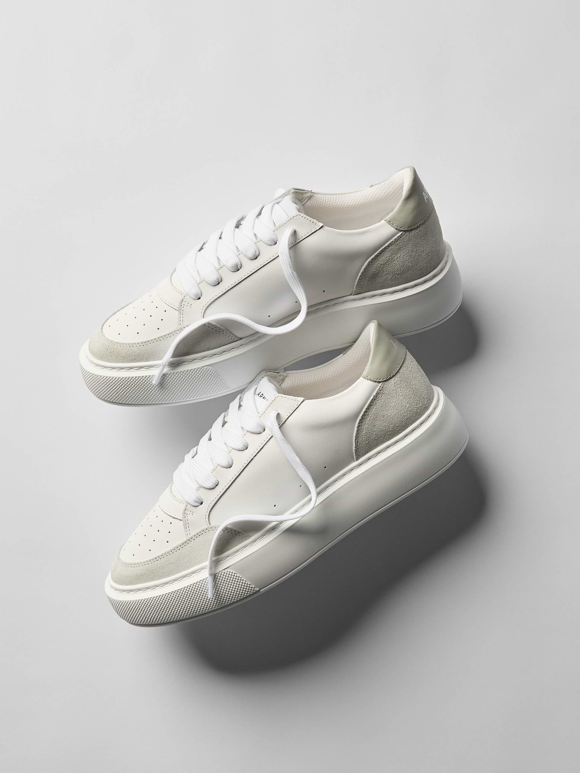 Court Trainer 2.0 in White Olive